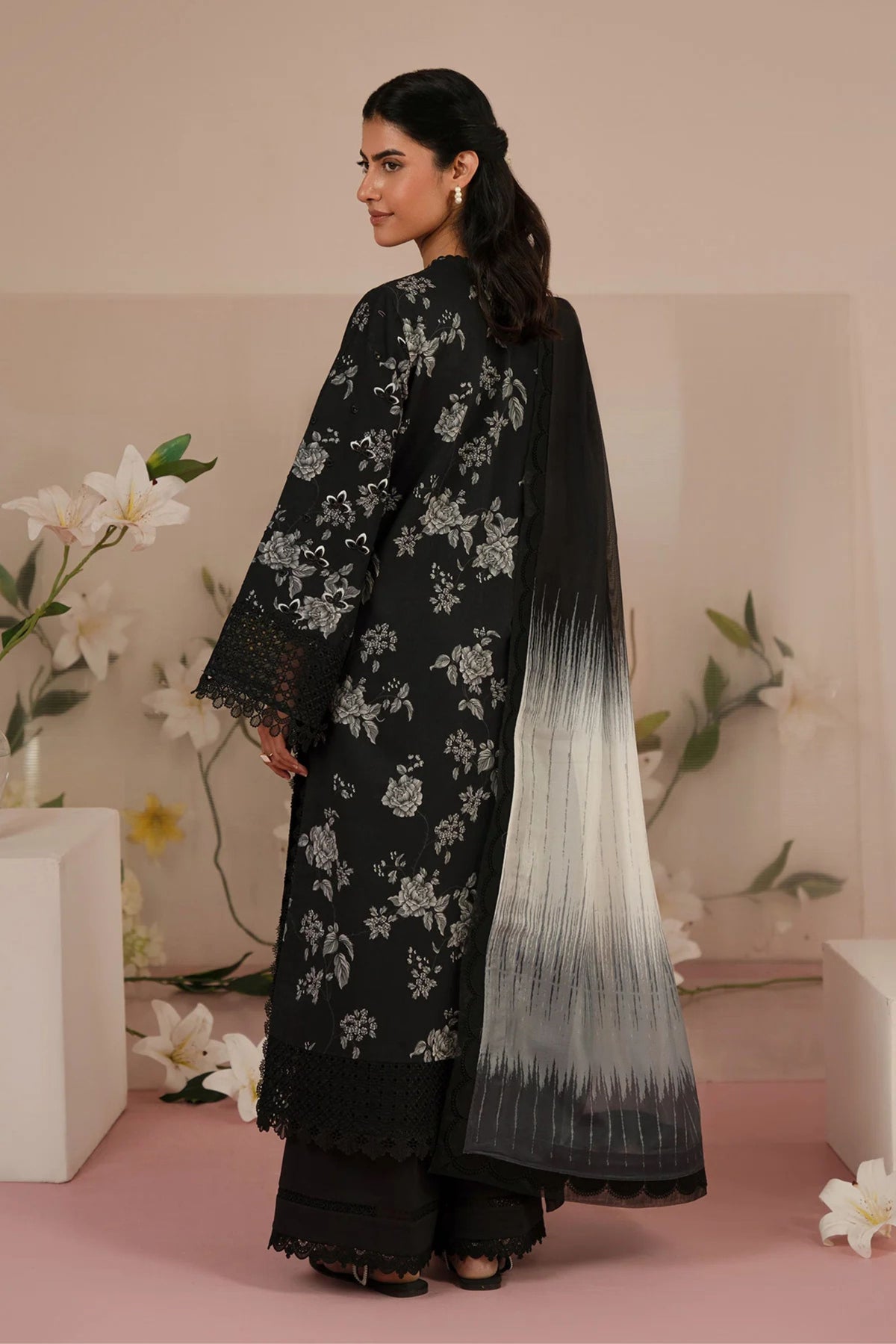 Pakistani Lawn Suits for women Online