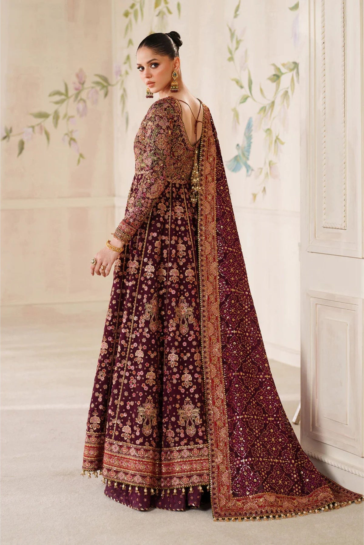traditional Pakistani wedding outfit 2025
