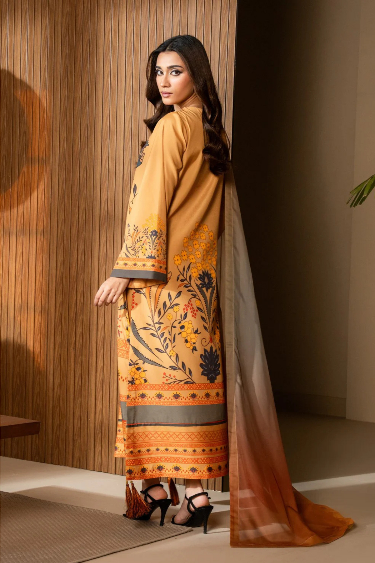 Party wear Suits For Pakistani Wedding Function