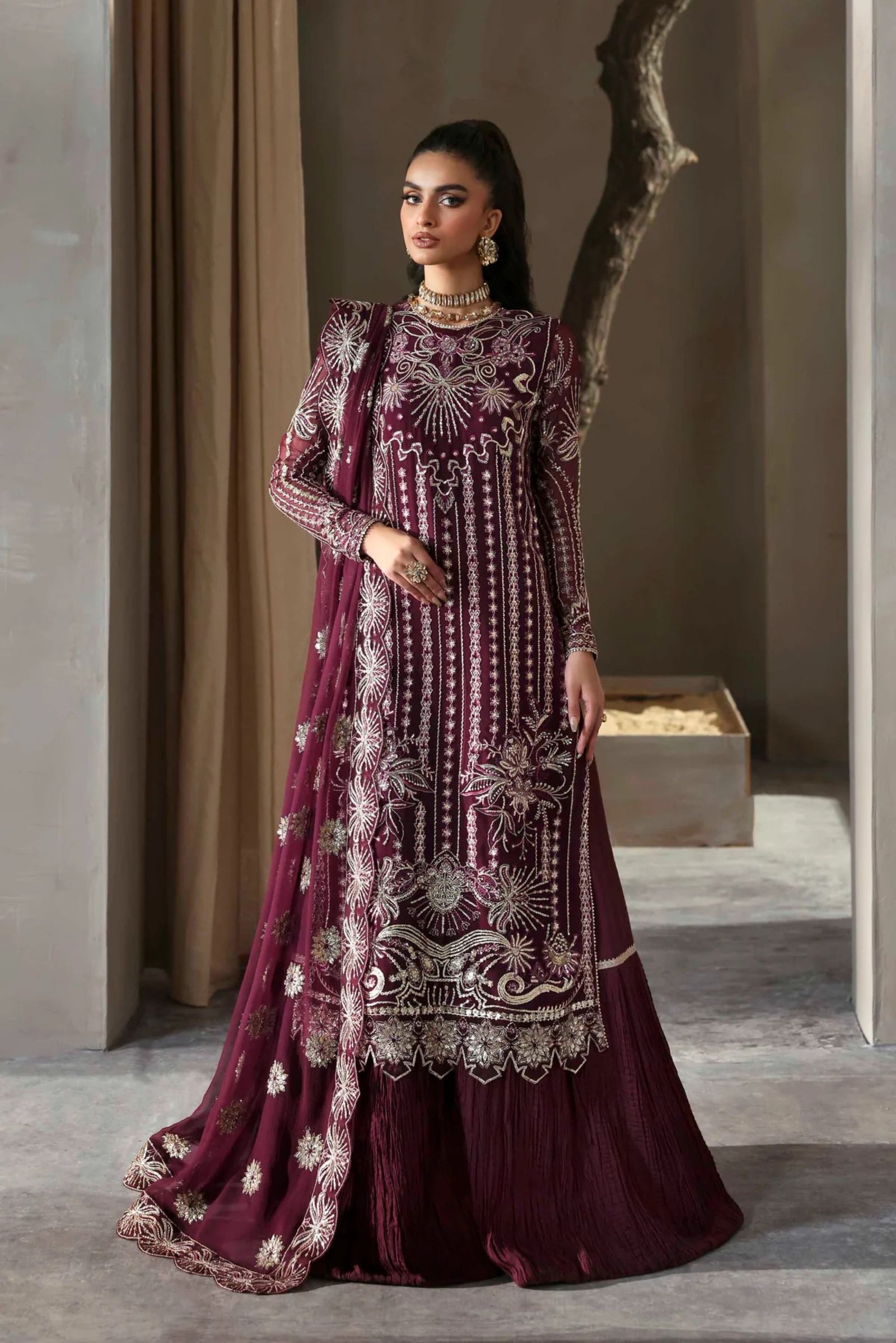Latest Pakistani Wedding Guest Outfits 2025