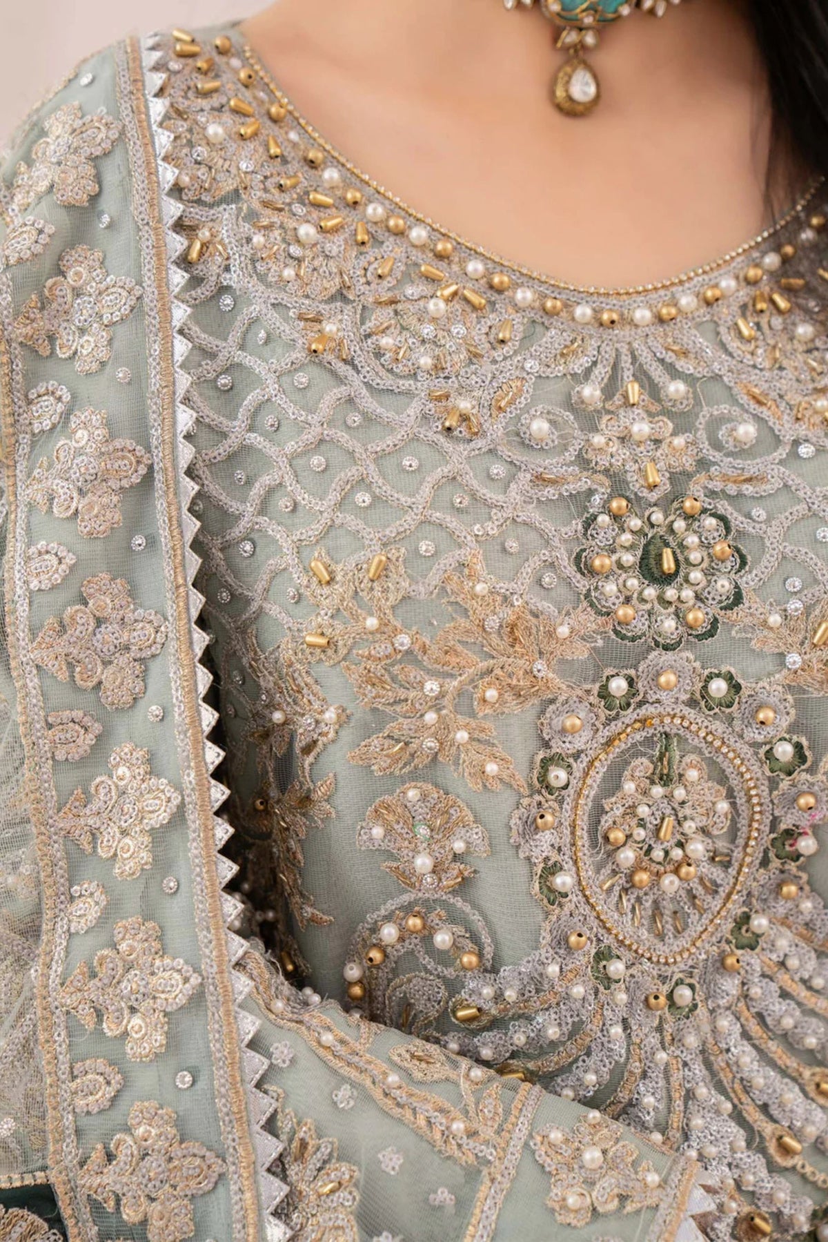 traditional pakistani wedding clothing