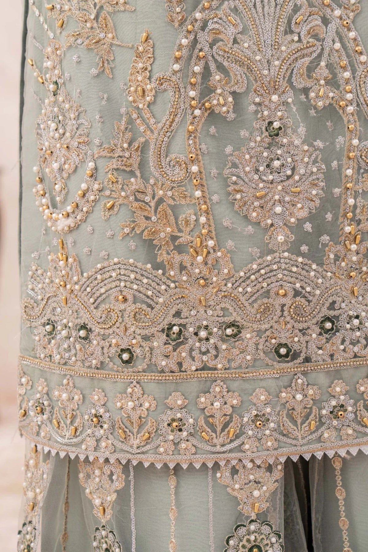 traditional pakistani wedding clothing
