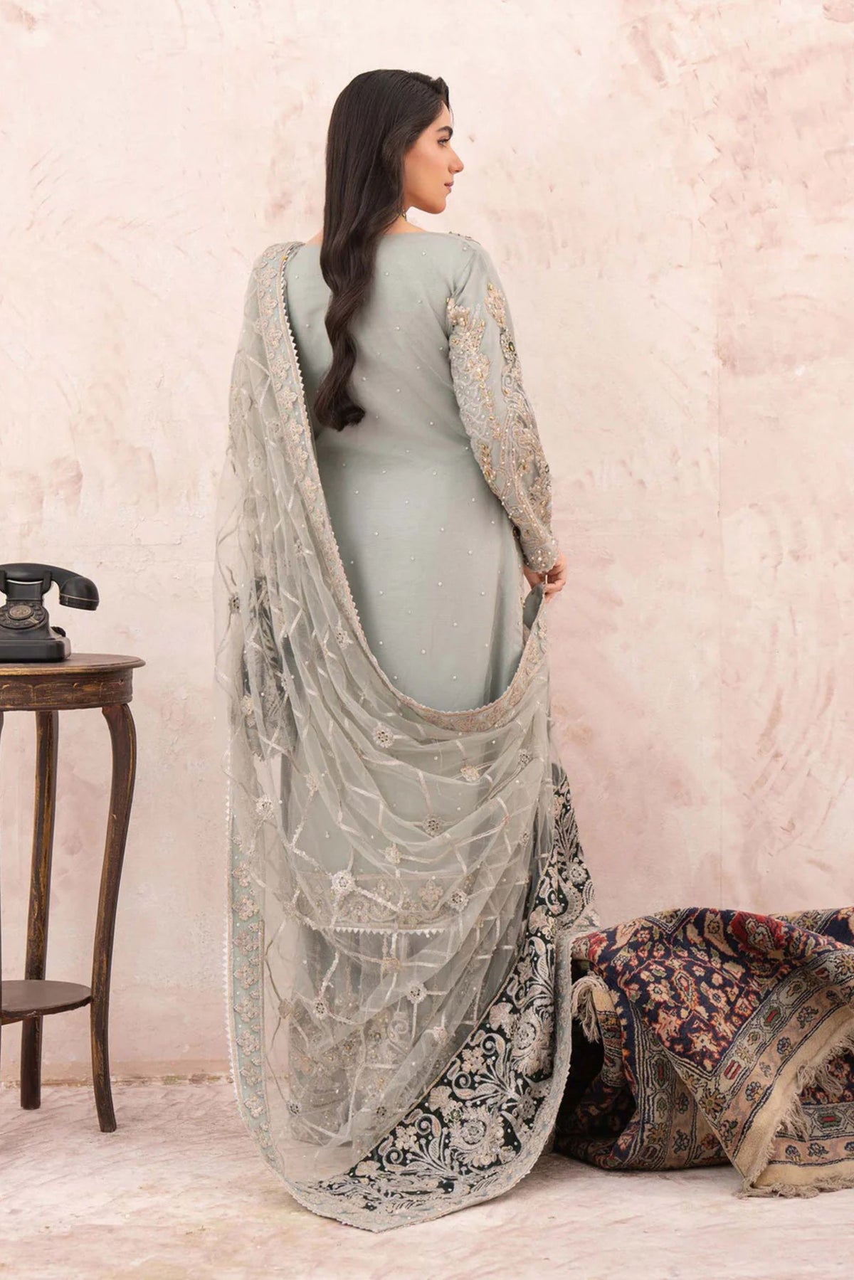 traditional pakistani wedding clothing