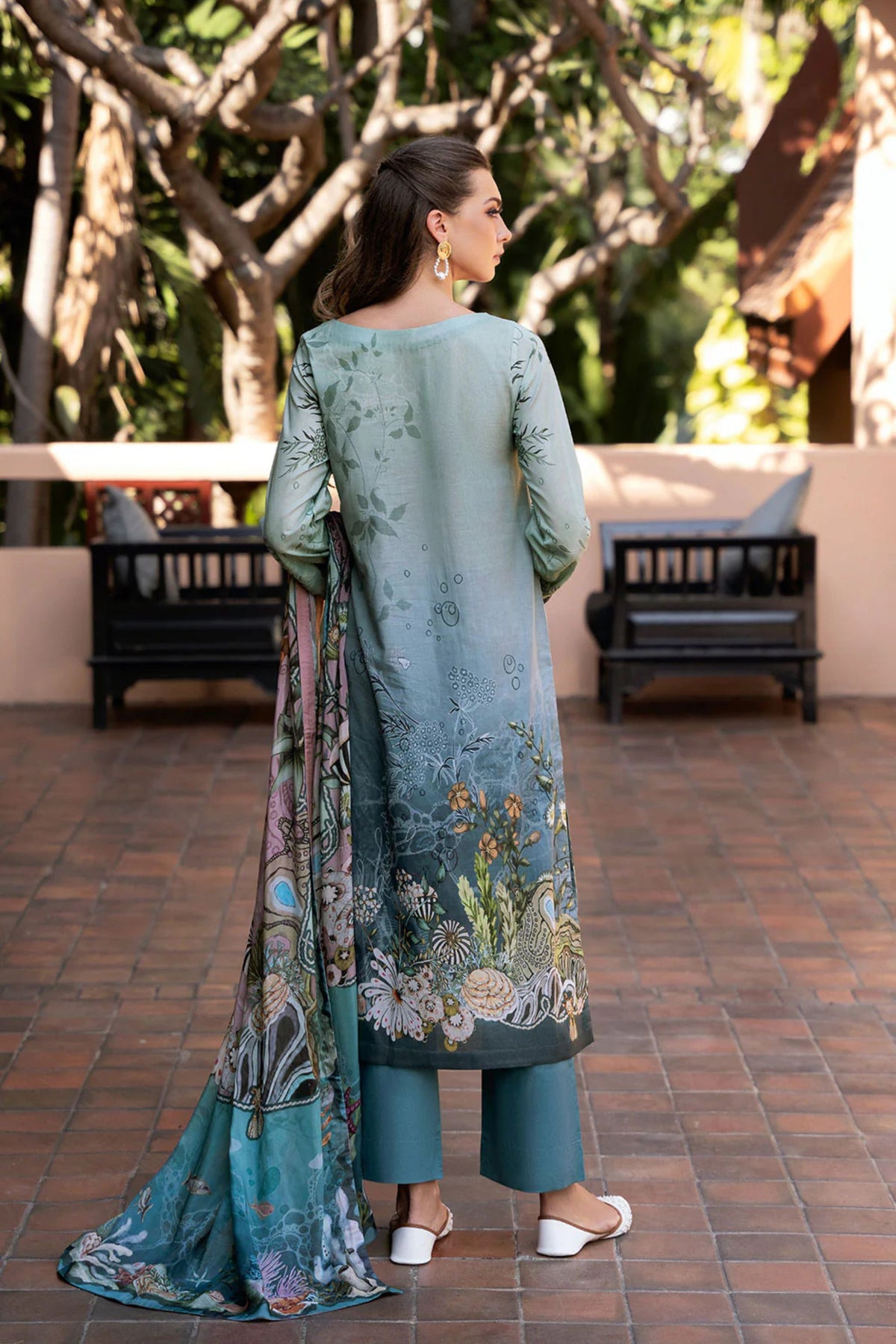 Casual Suits For Pakistani Get Togethers 