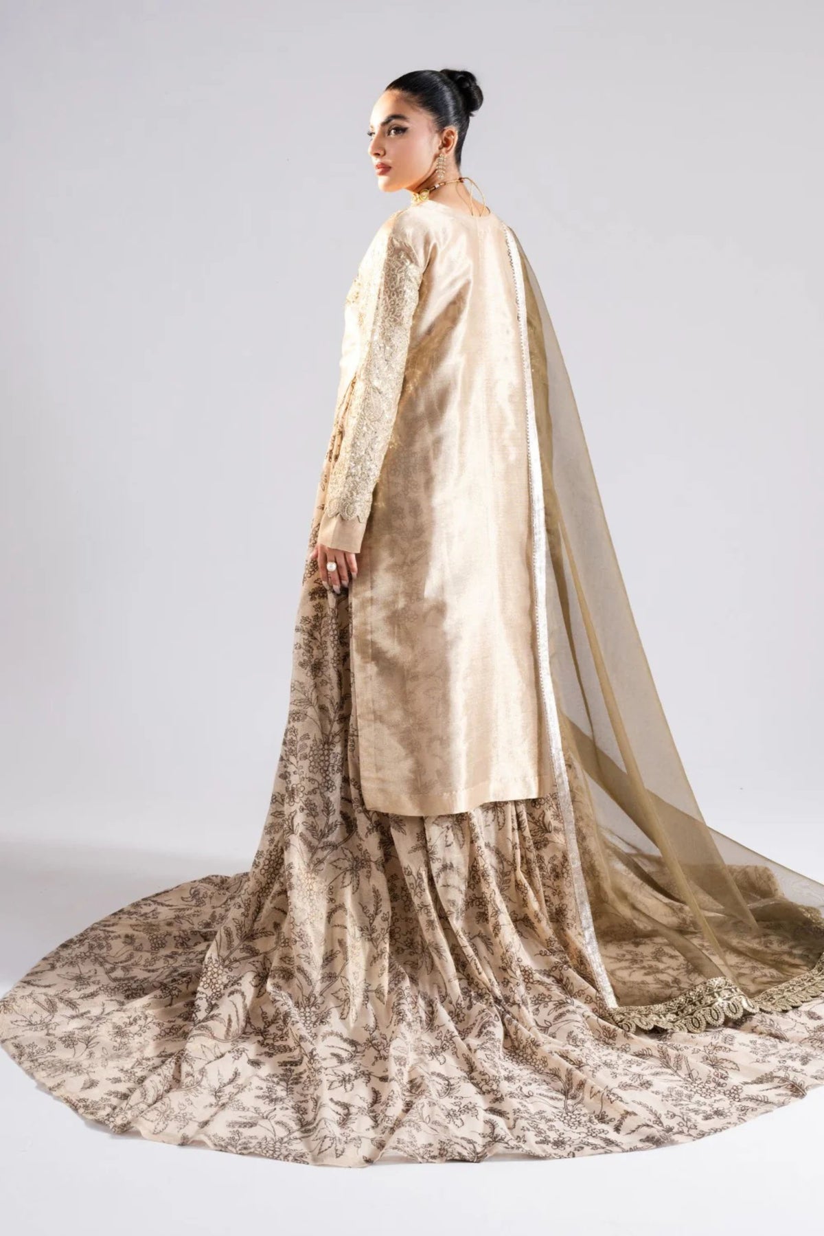 Bridal Wear Mehndi Outfits