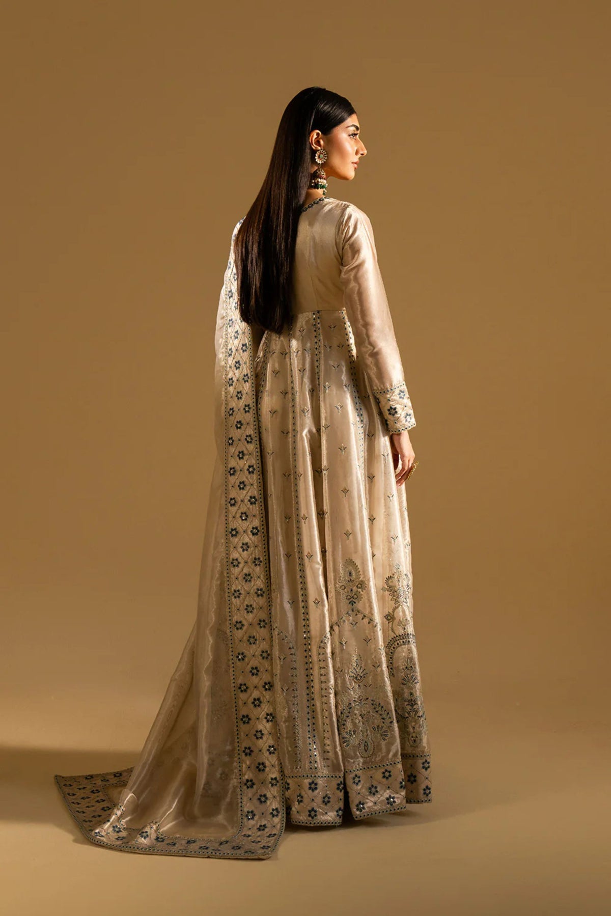 Pakistani Ladies Wedding Outfits In UK