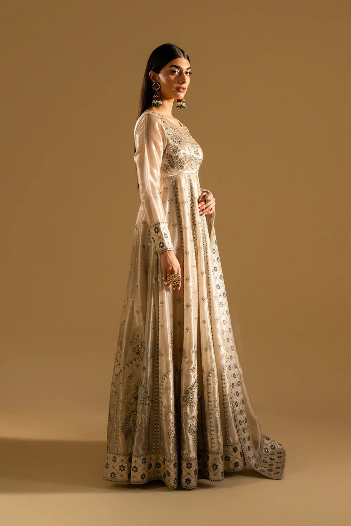 Pakistani Ladies Wedding Outfits In UK