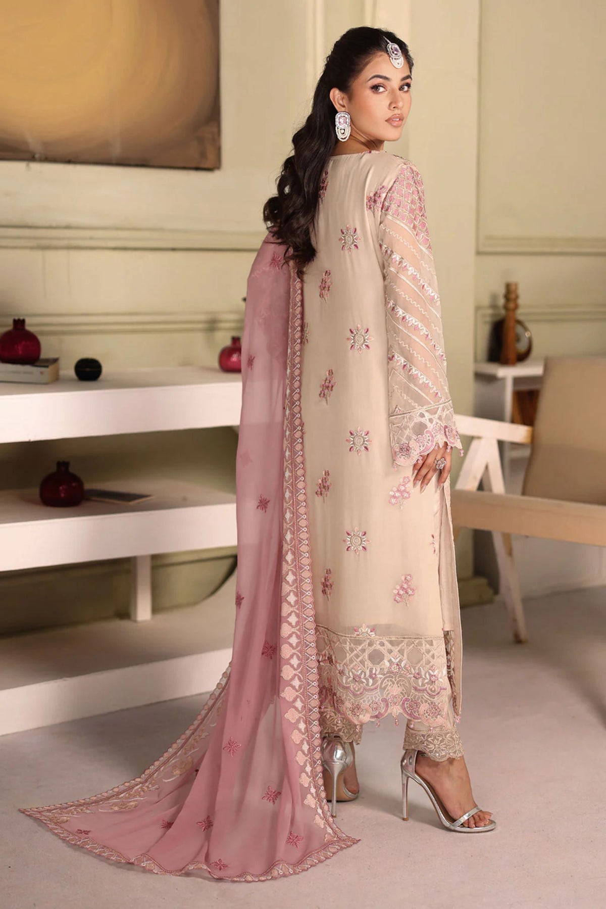 Guest Outfits To Attend Pakistani Wedding