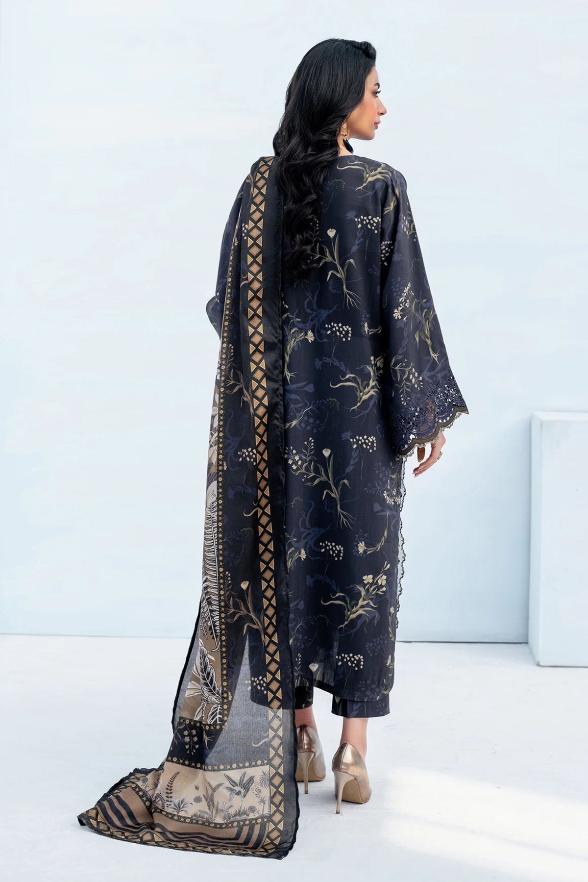 Pakistani Formal Suits For Get Together