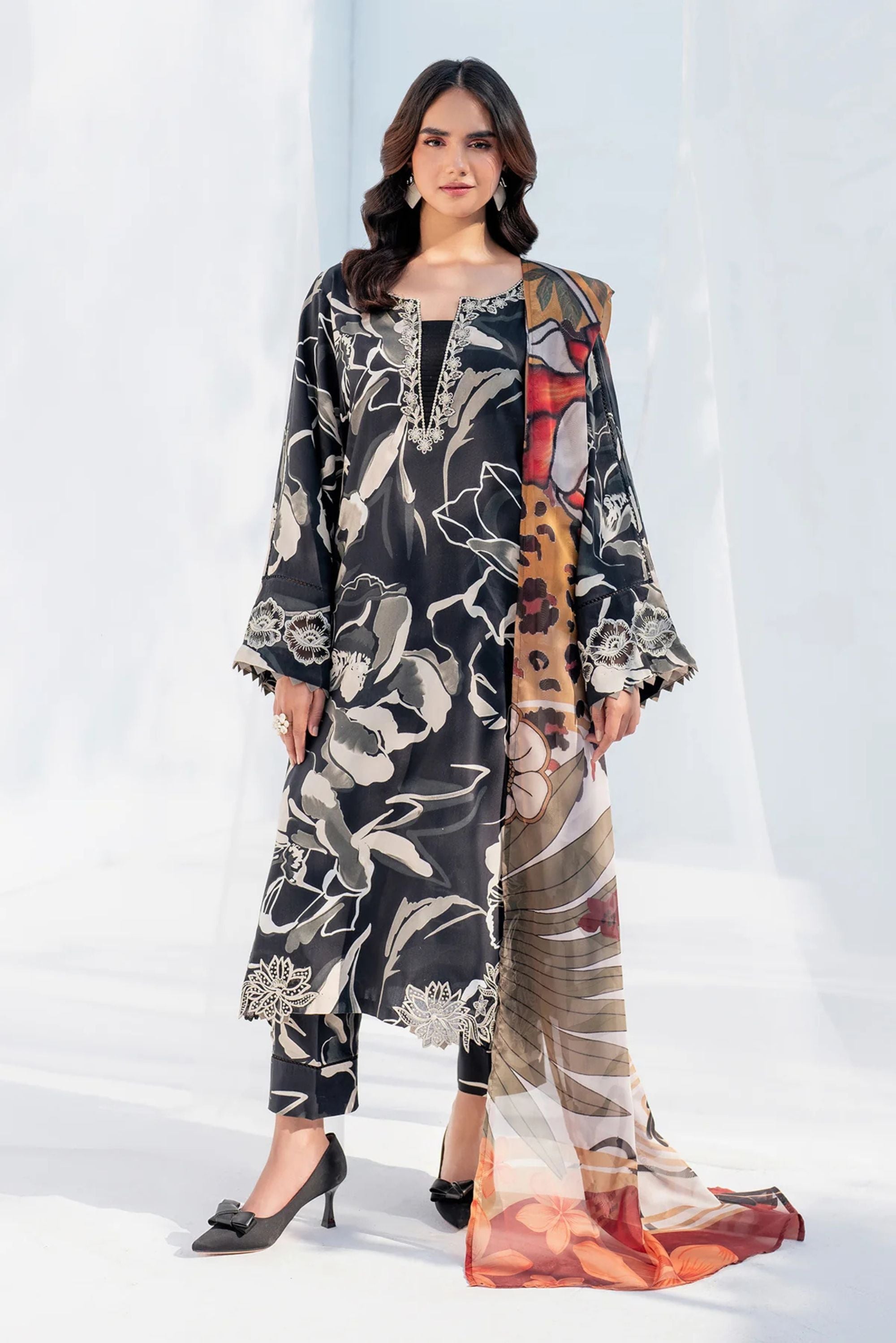 Pakistani Formal Suits For Get Together
