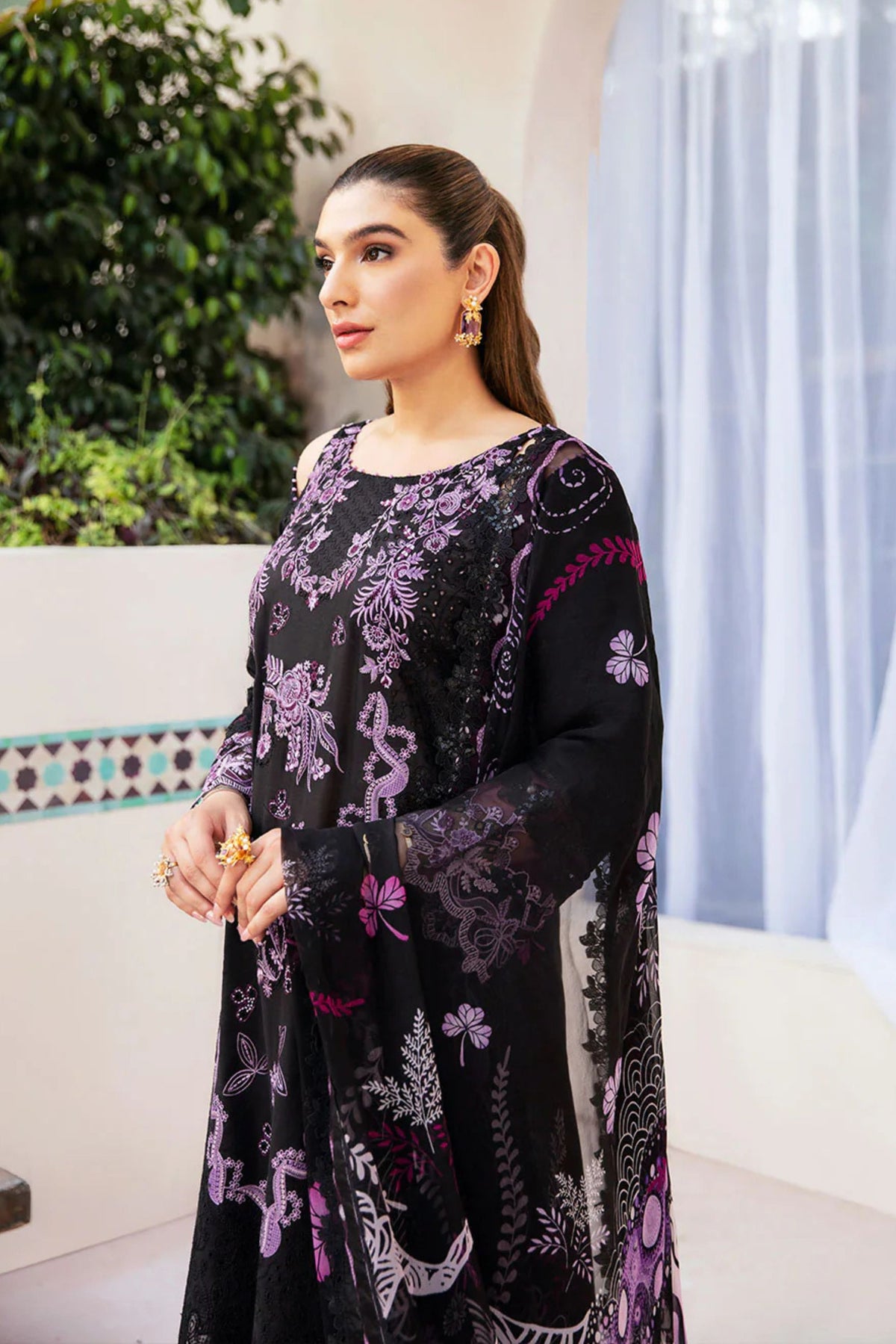 Pakistani Lawn Suits For Women Online