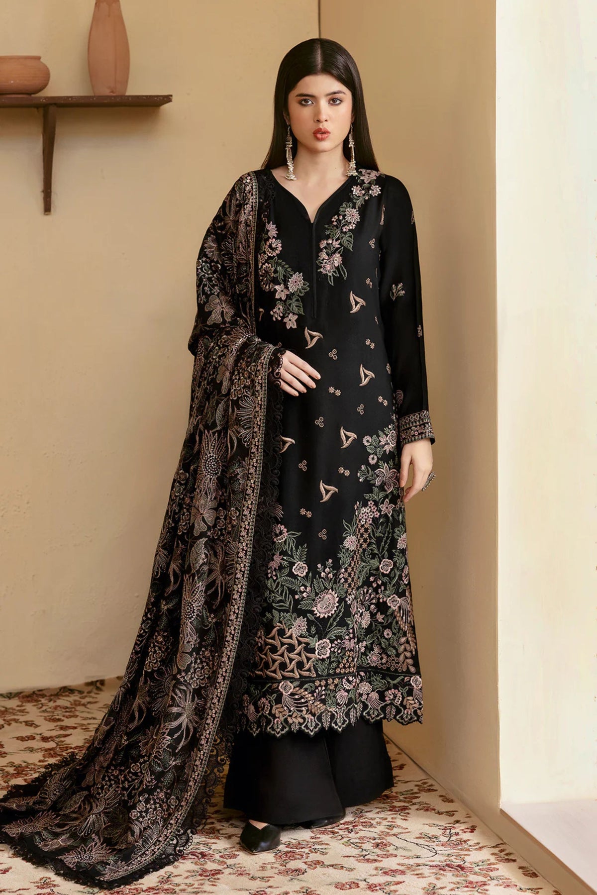 Traditional Pakistani Formal Wear Attire 
