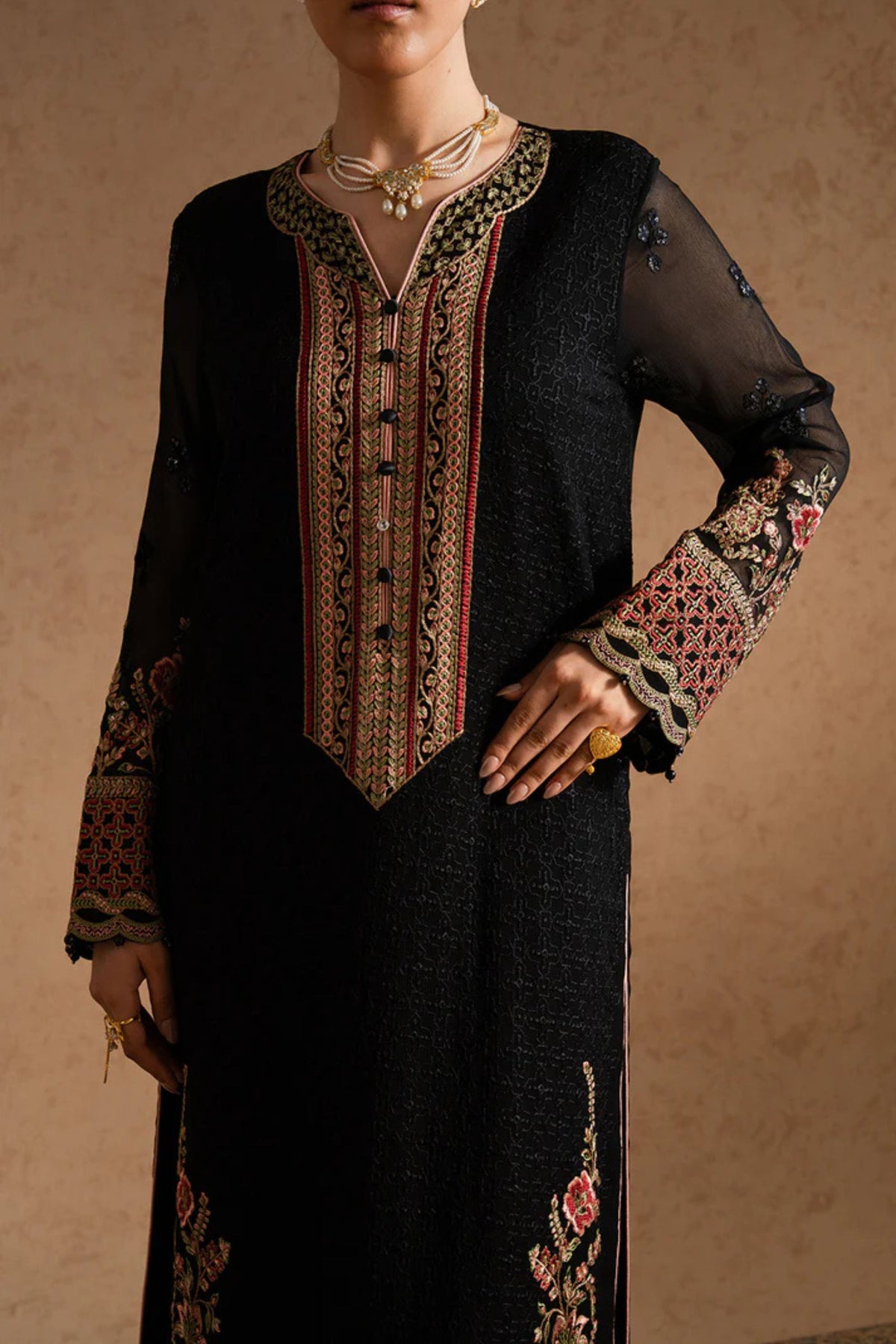 Pakistani Formal Wear To Attend Wedding 