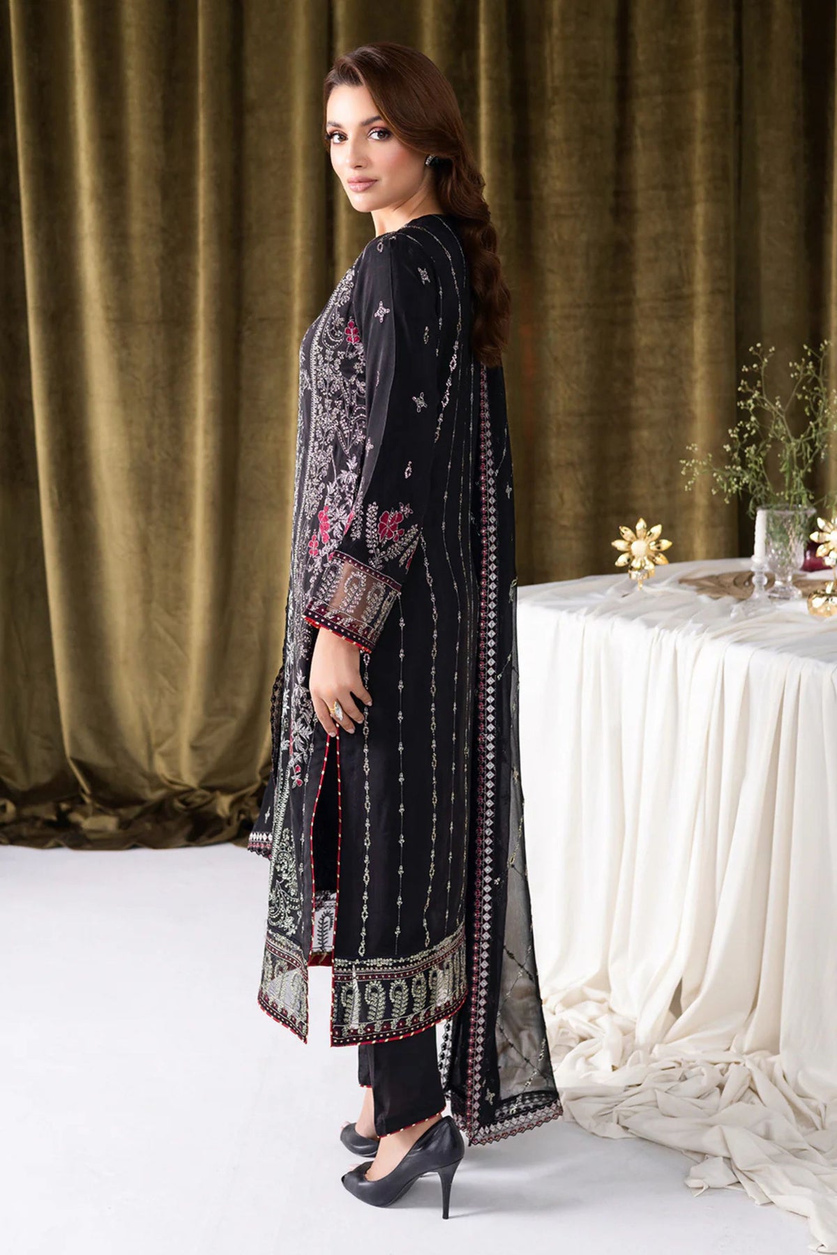 Pakistani Wedding Guest Outfits 2024