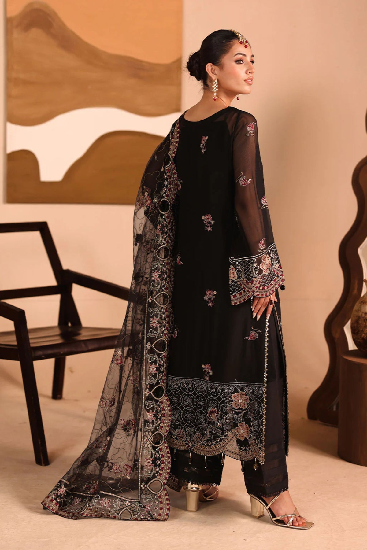 Pakistani Formal Wear To Attend Wedding 