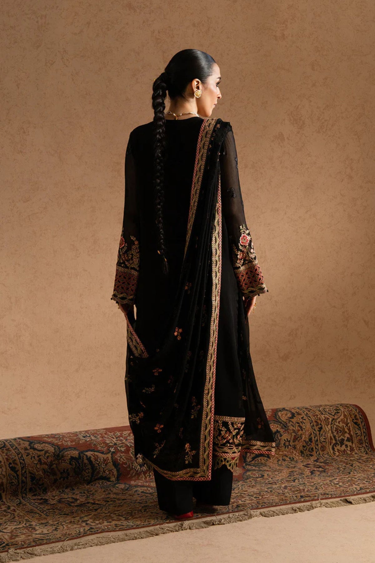 Pakistani Formal Wear To Attend Wedding 