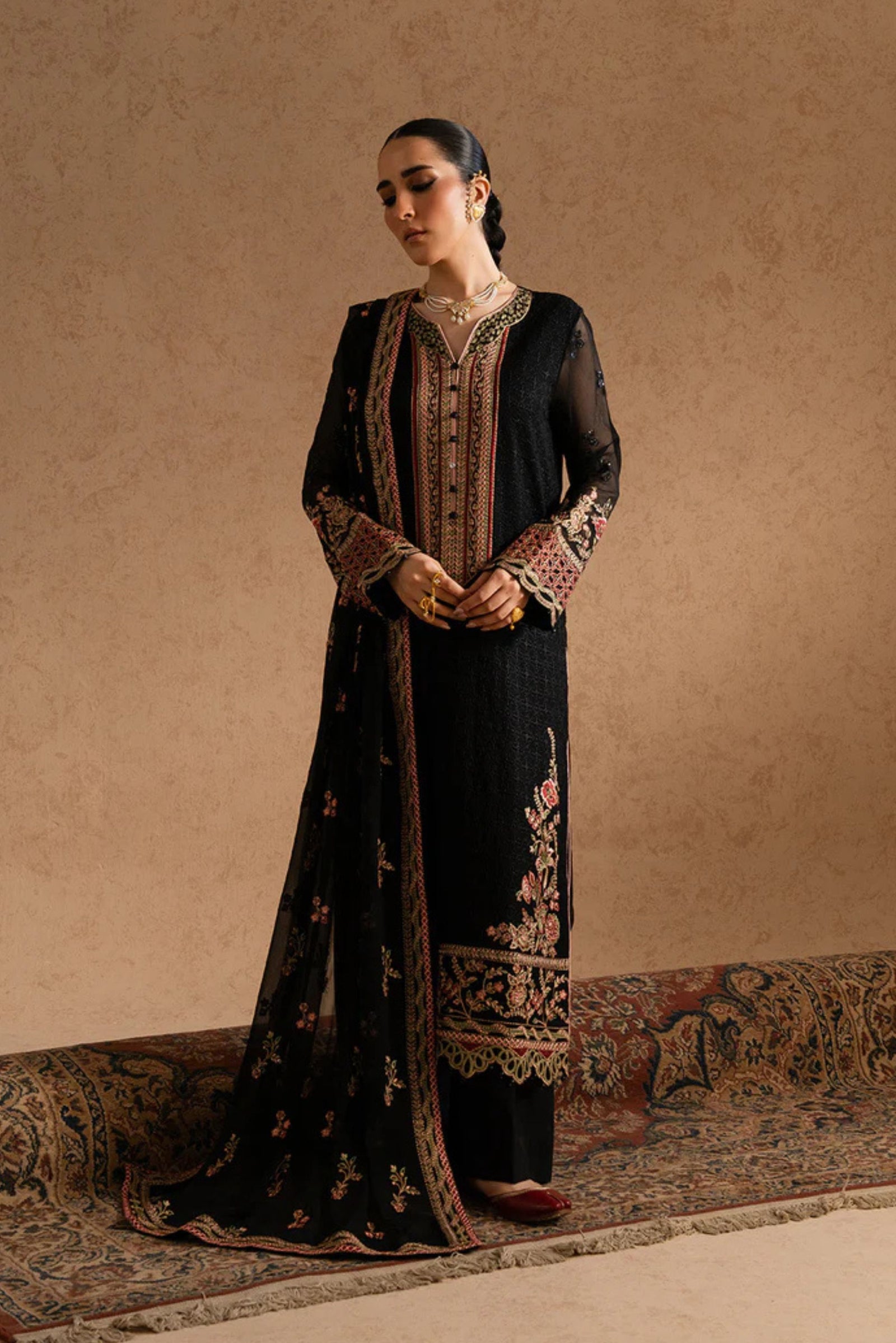 Pakistani Formal Wear To Attend Wedding 