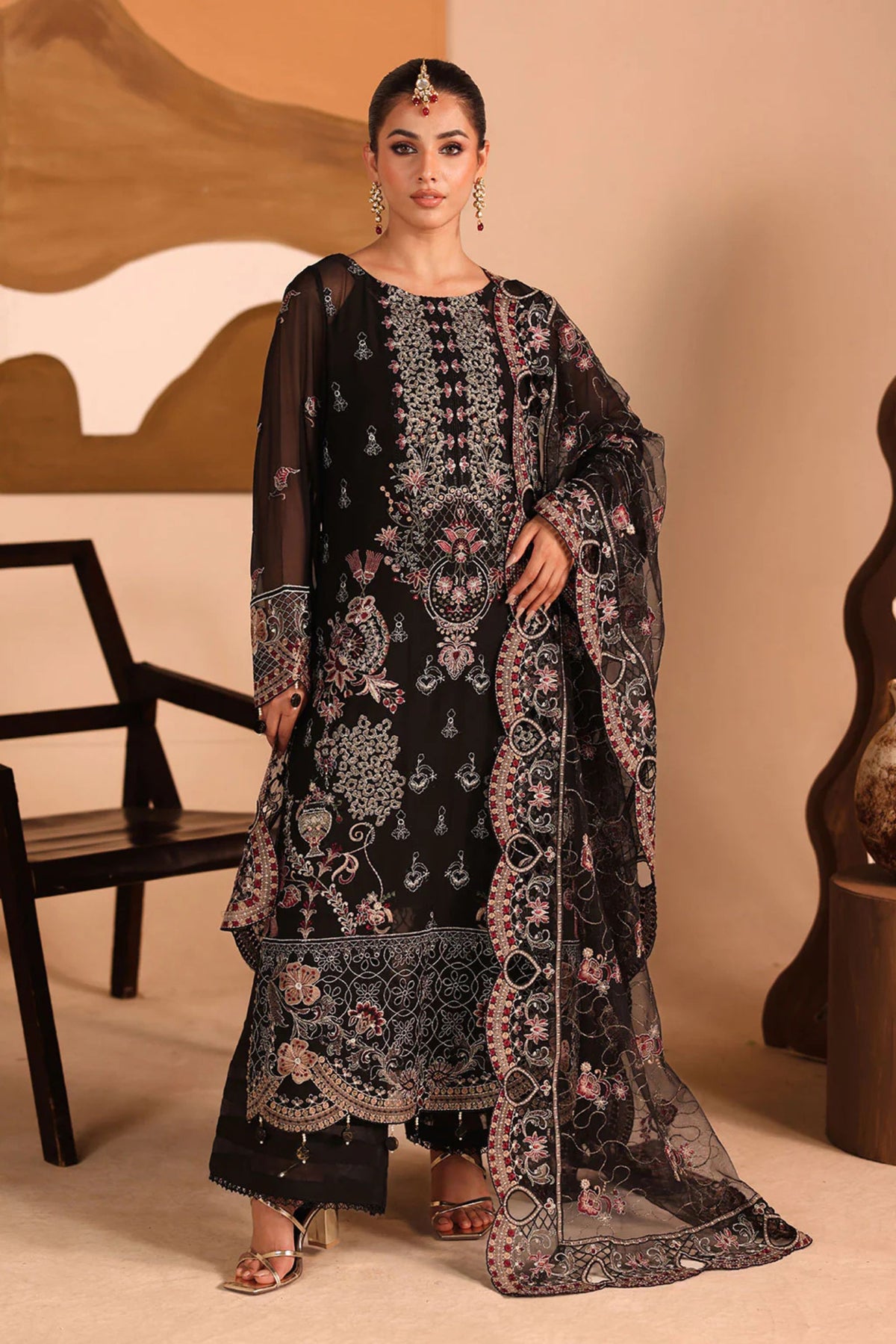 Pakistani Formal Wear To Attend Wedding 