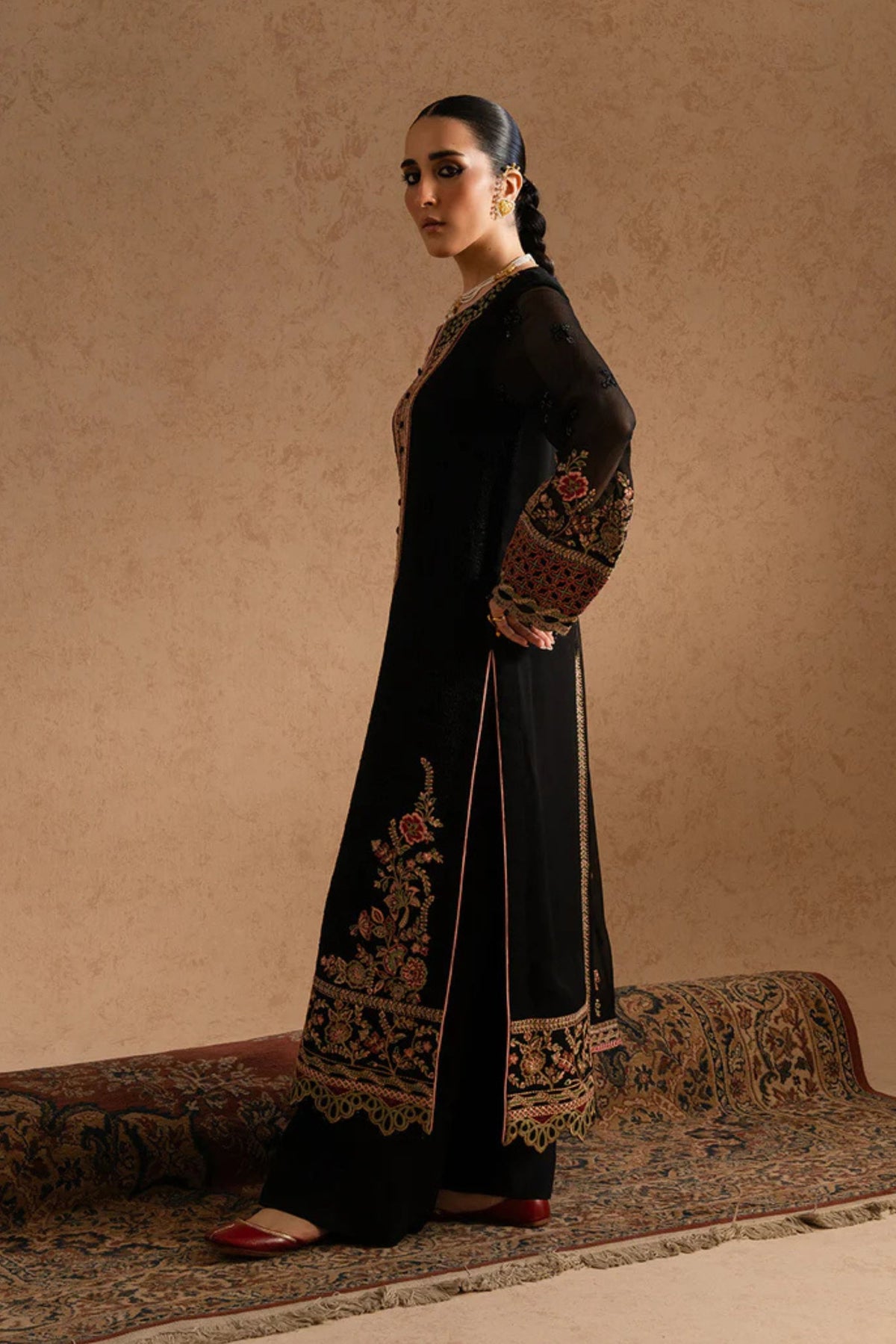 Pakistani Formal Wear To Attend Wedding 