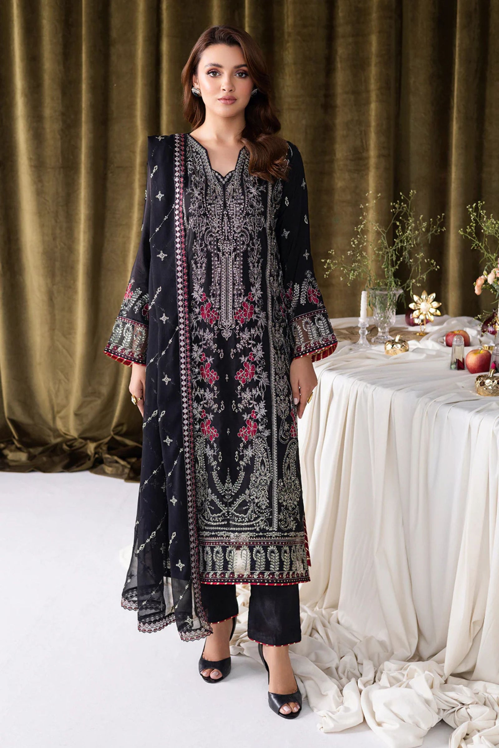 Pakistani Wedding Guest Outfits 2024