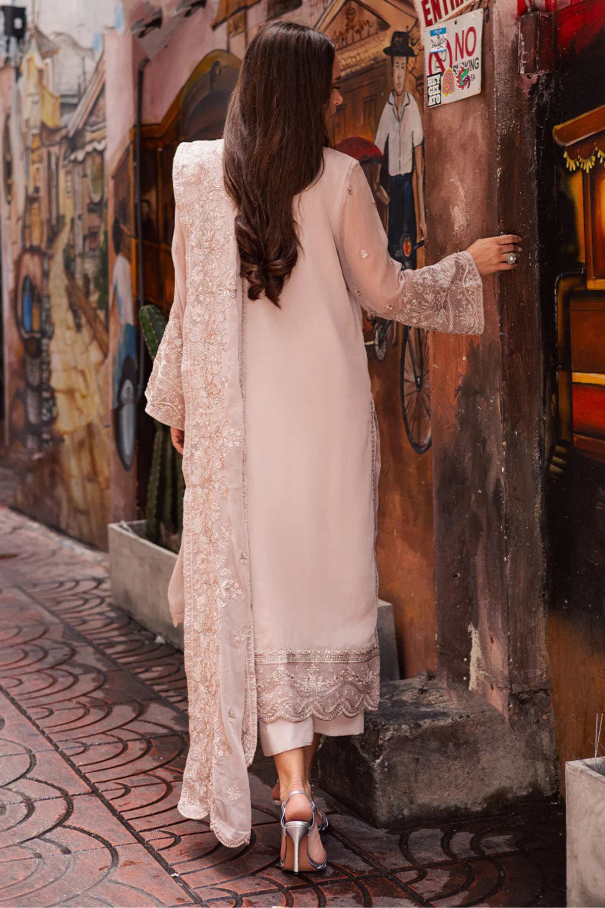 Pakistani Ladies Wedding Outfits 