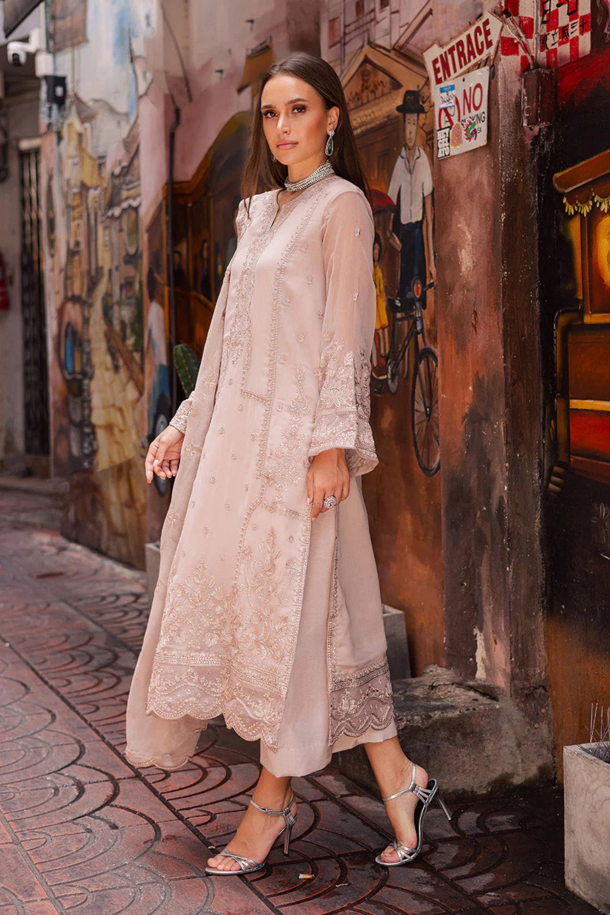 Pakistani Ladies Wedding Outfits 