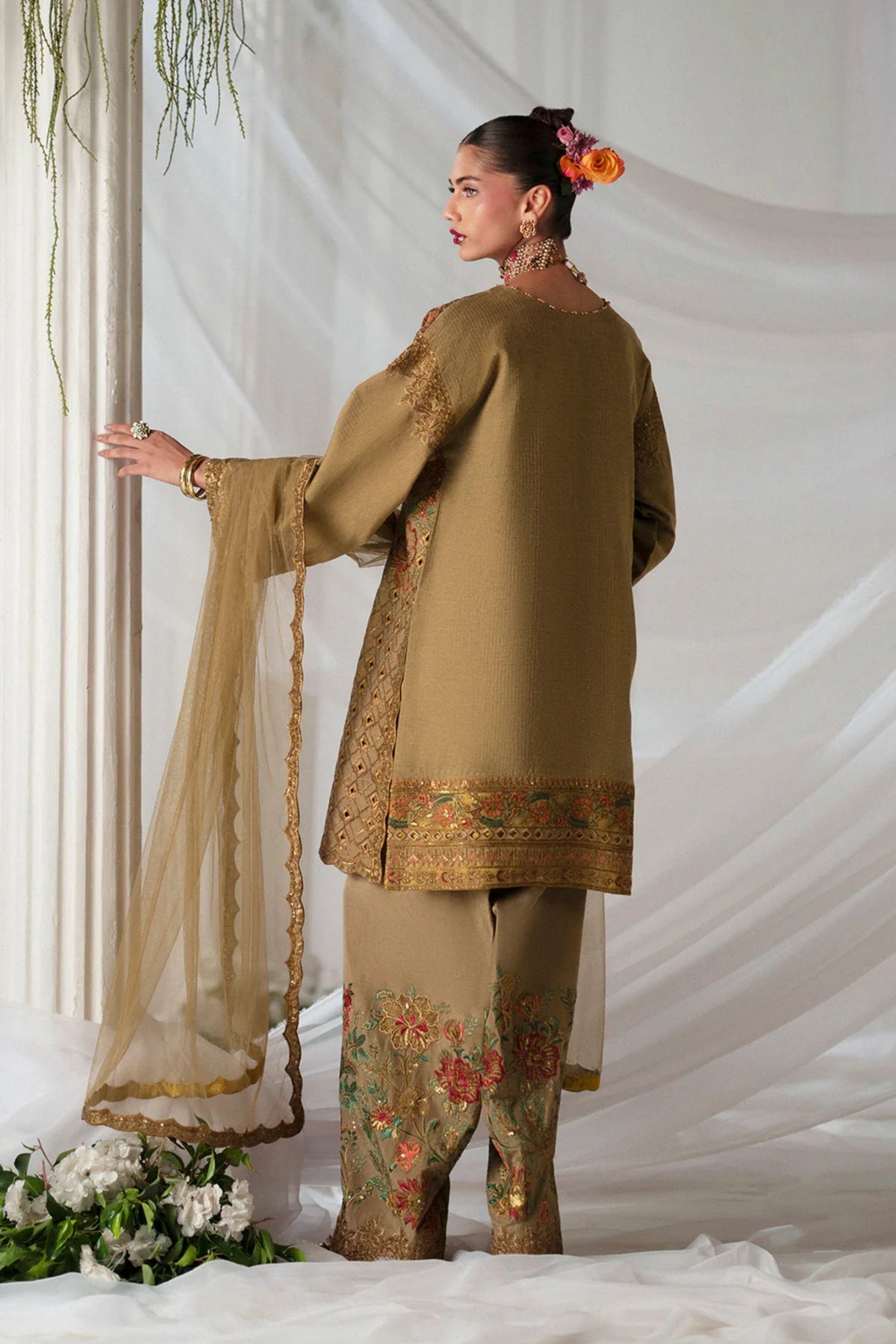 Pakistani Ladies Wedding Outfits 