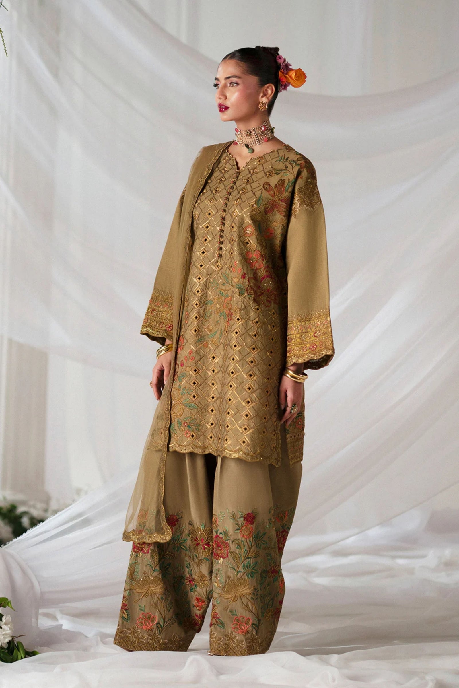 Pakistani Ladies Wedding Outfits 