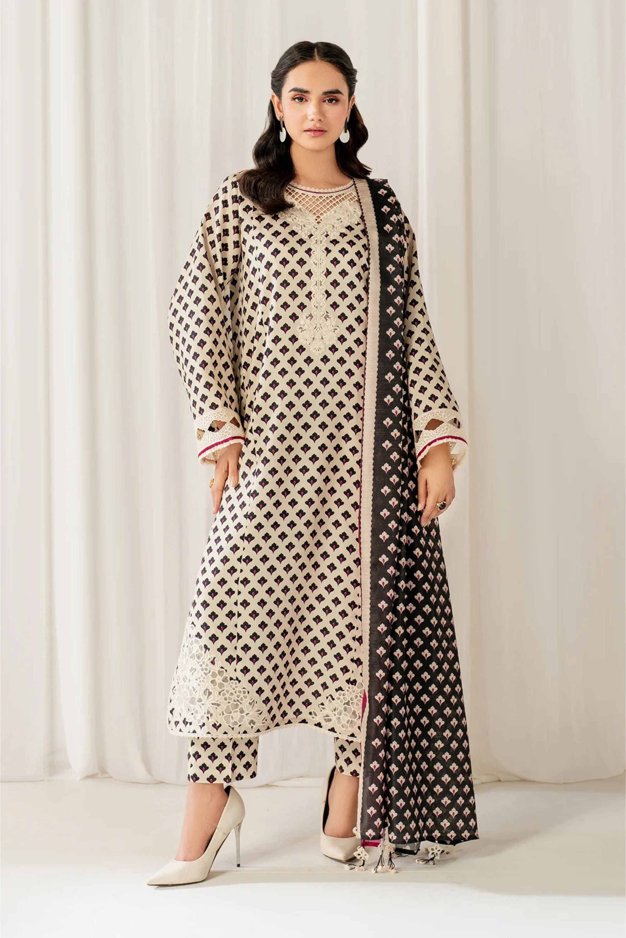 Pakistani Formal Suits For Get Together