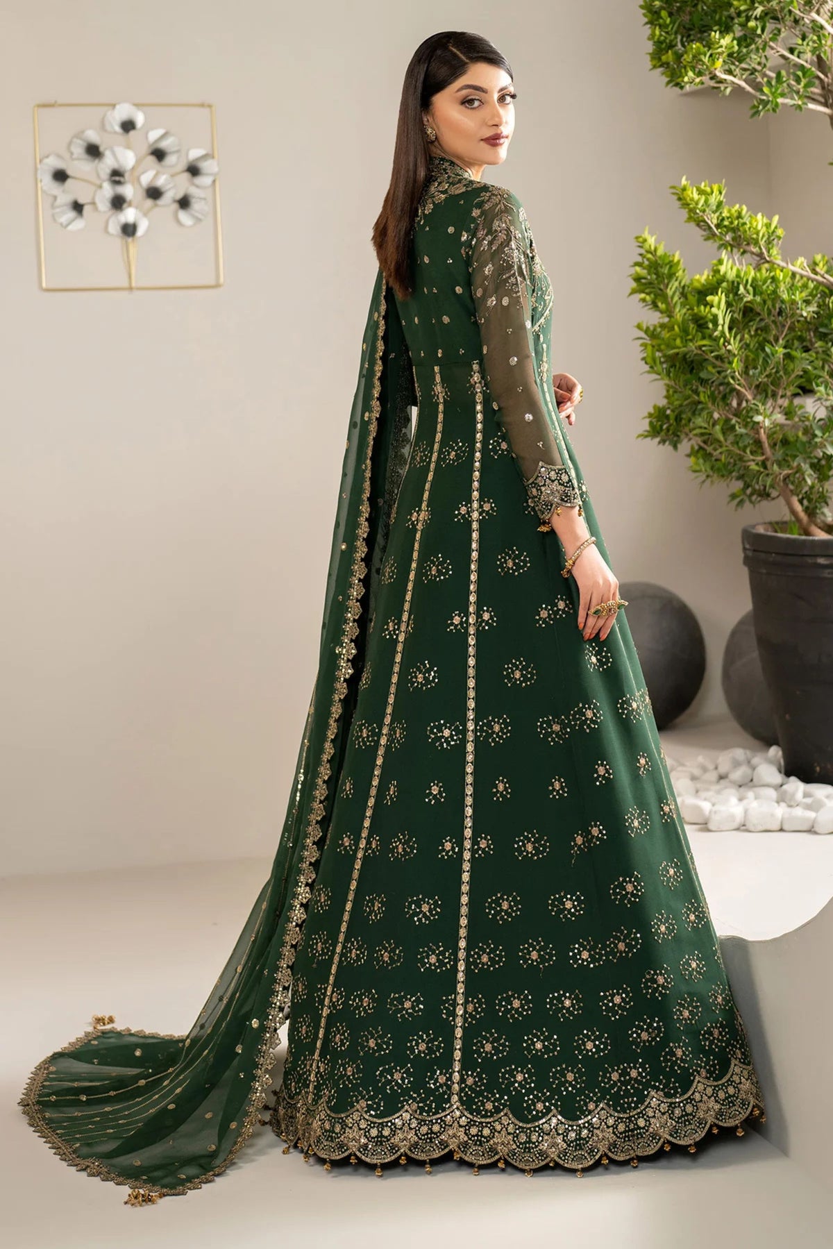 Pakistani Mehndi Night Outfit For Ladies In Sydney