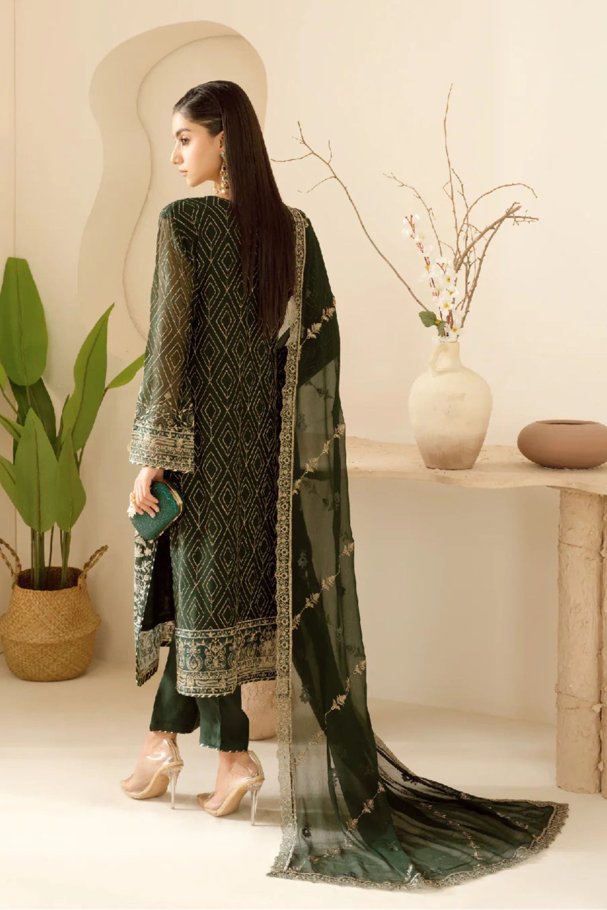 Guest Outfits To Attend Pakistani Wedding  