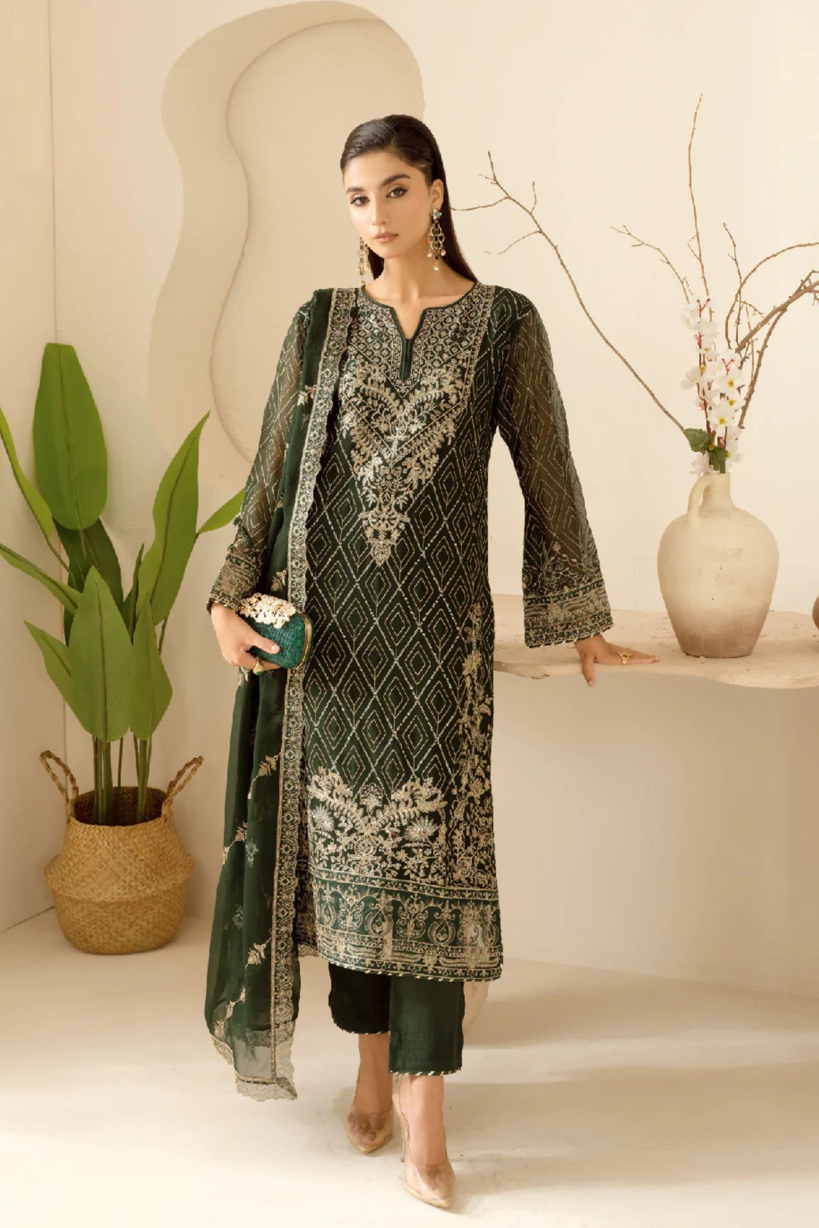 Guest Outfits To Attend Pakistani Wedding  