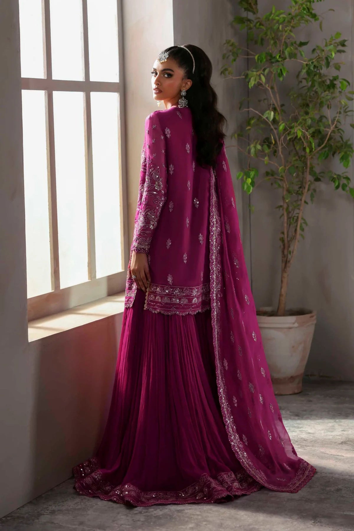 Latest Pakistani Wedding Outfits 2025