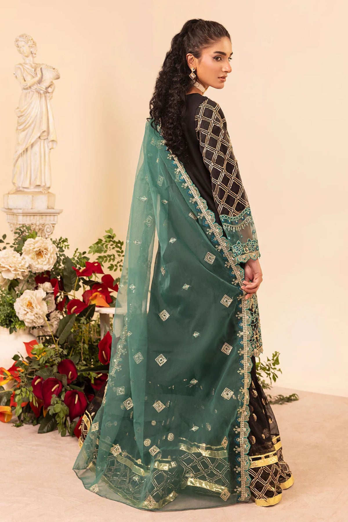 Pakistani Wedding Suits For Women | USA, UK, Canada, New Zealand