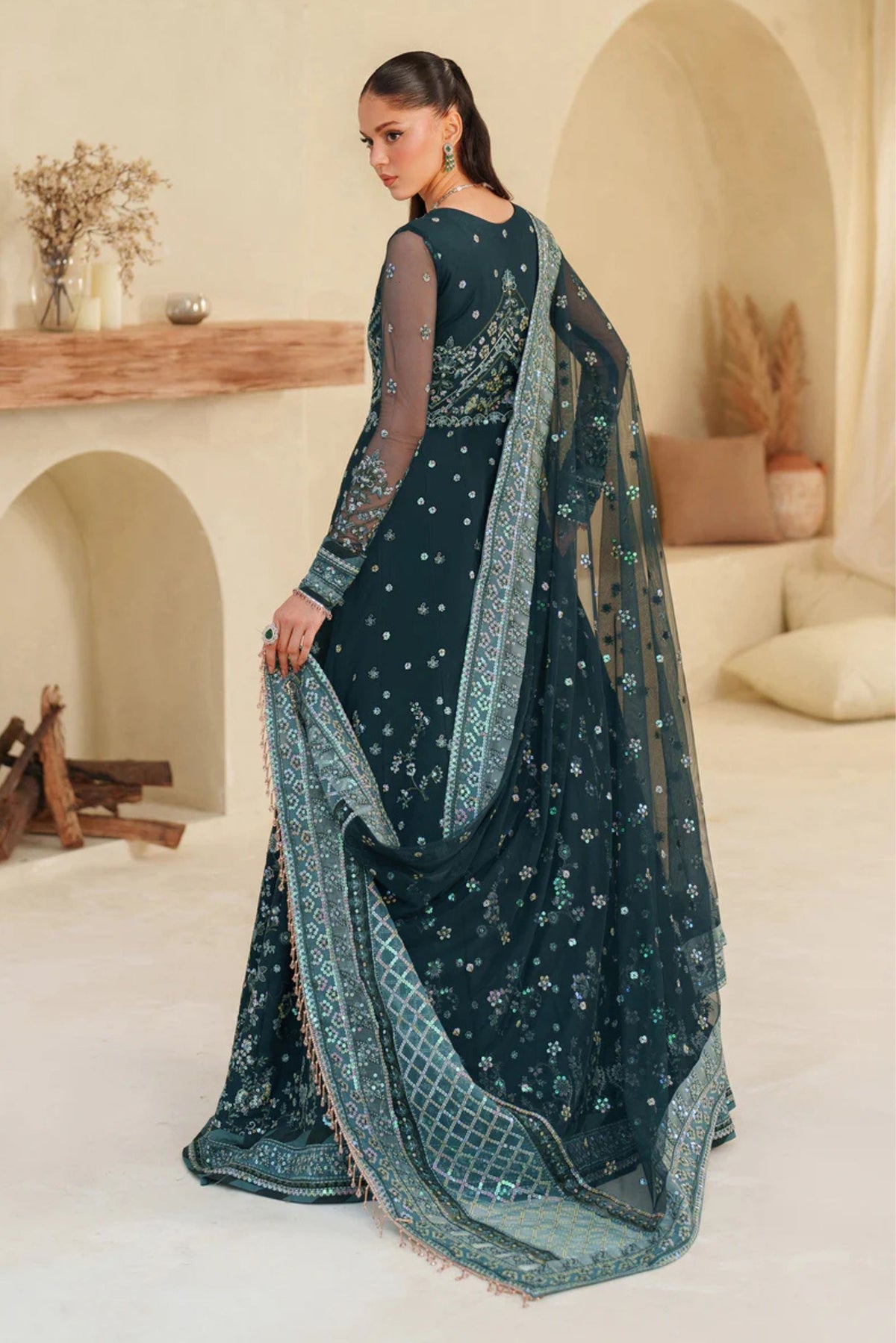 traditional Pakistani wedding outfit