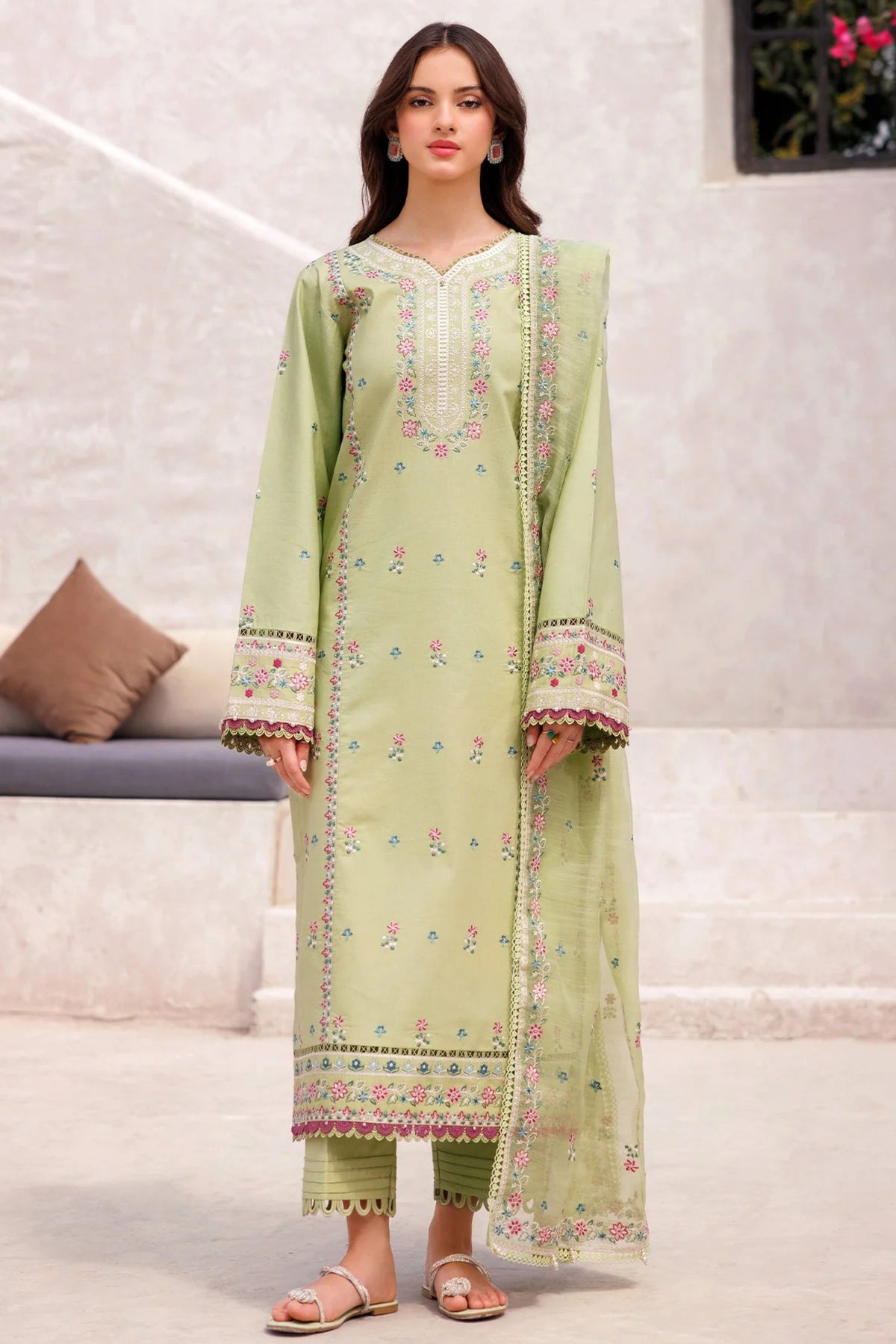Pakistani Suits To Attend Get Togethers