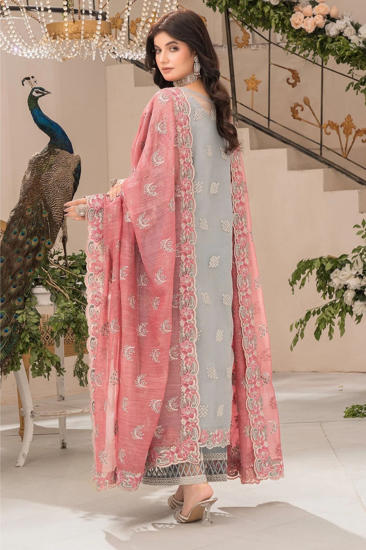 Latest Pakistani Readymade Suits Online