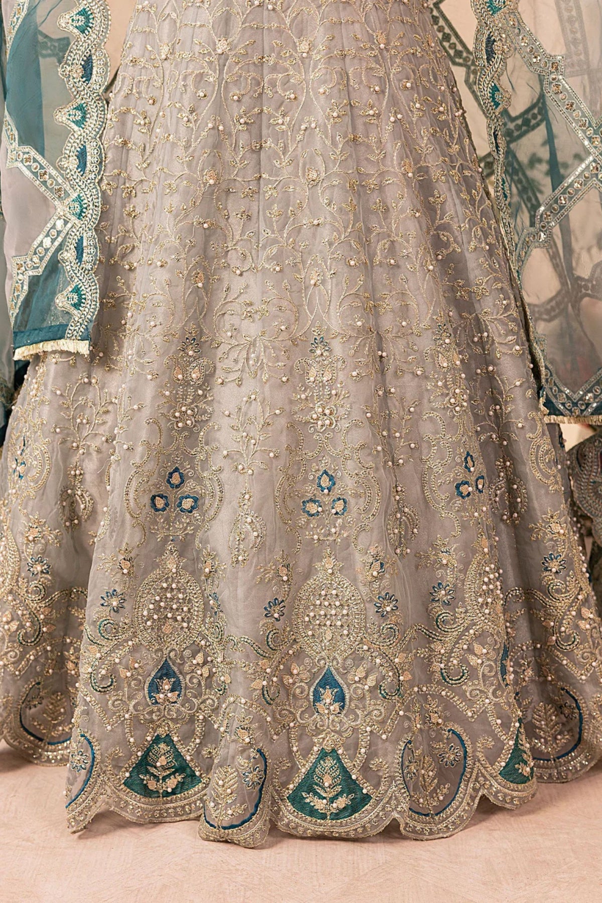 Pakistani Ladies Wedding Outfits 