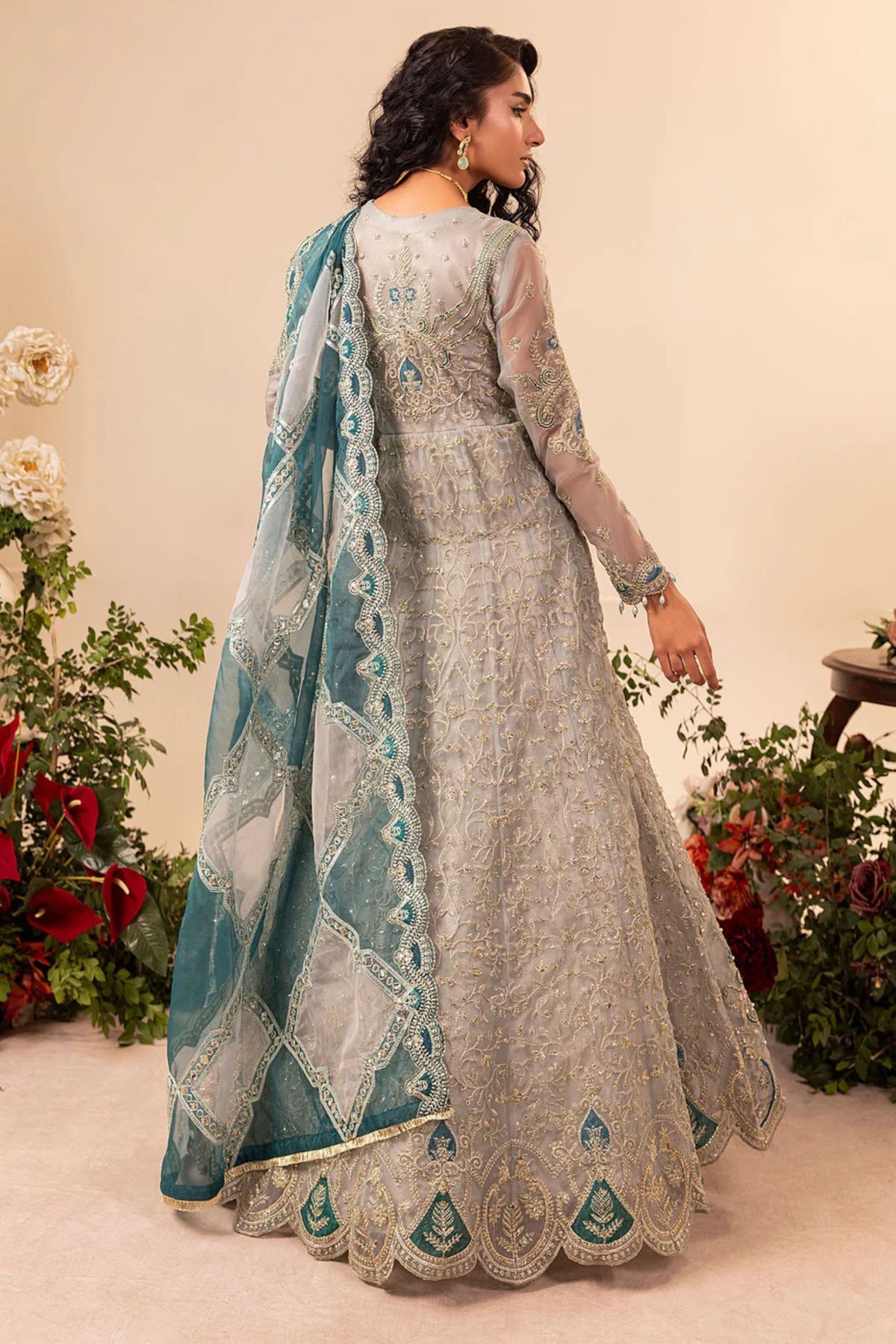 Pakistani Ladies Wedding Outfits 