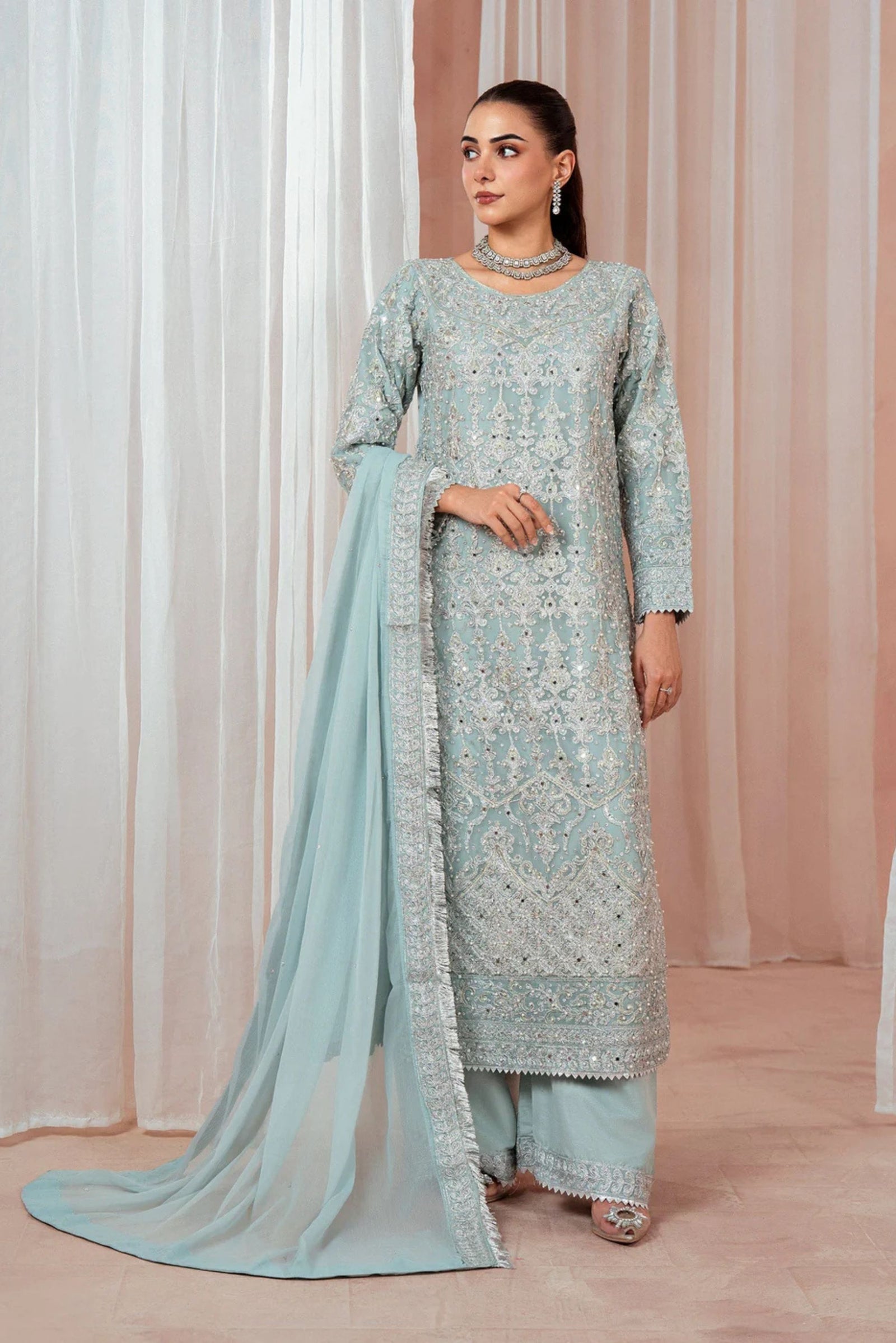 Pakistani Wedding Party Outfits For Ladies