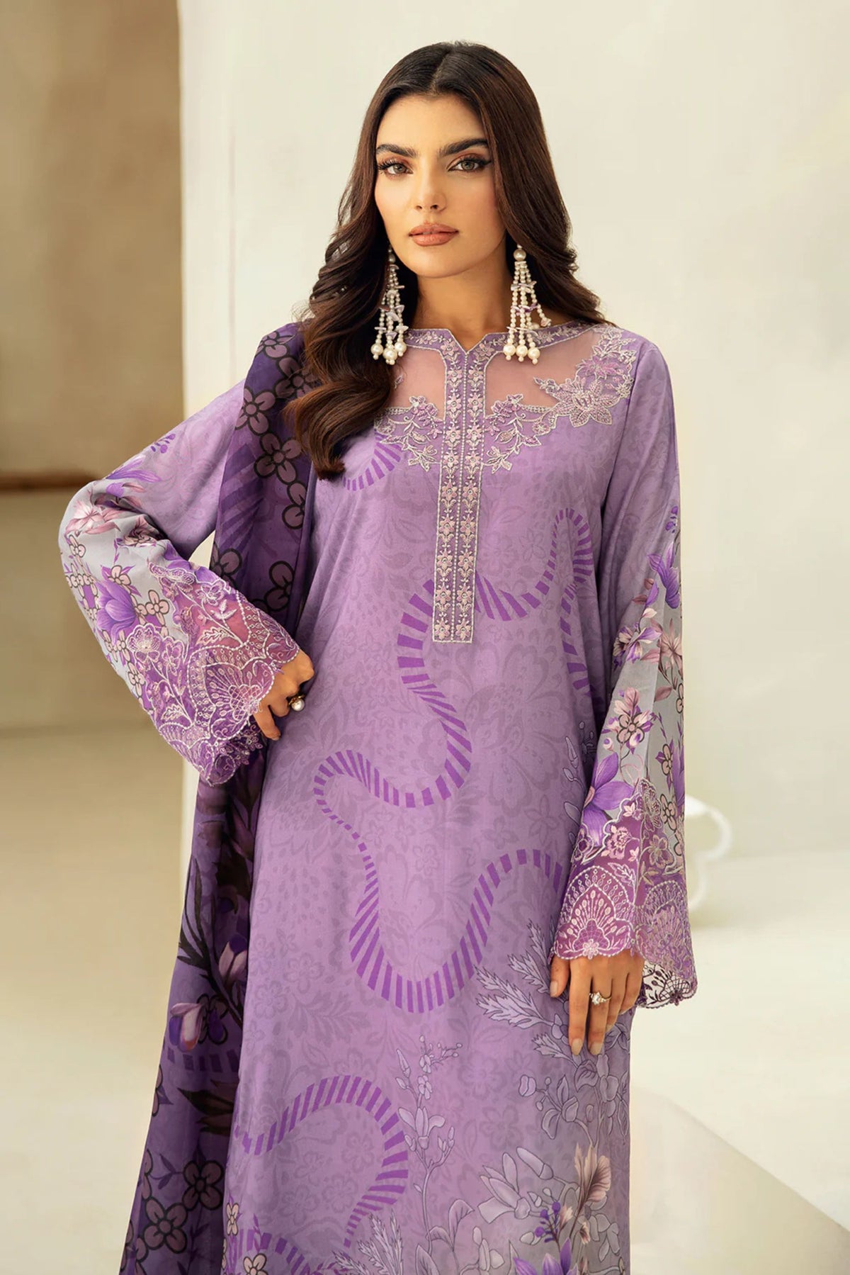 Fancy Suits For Pakistani Get Together