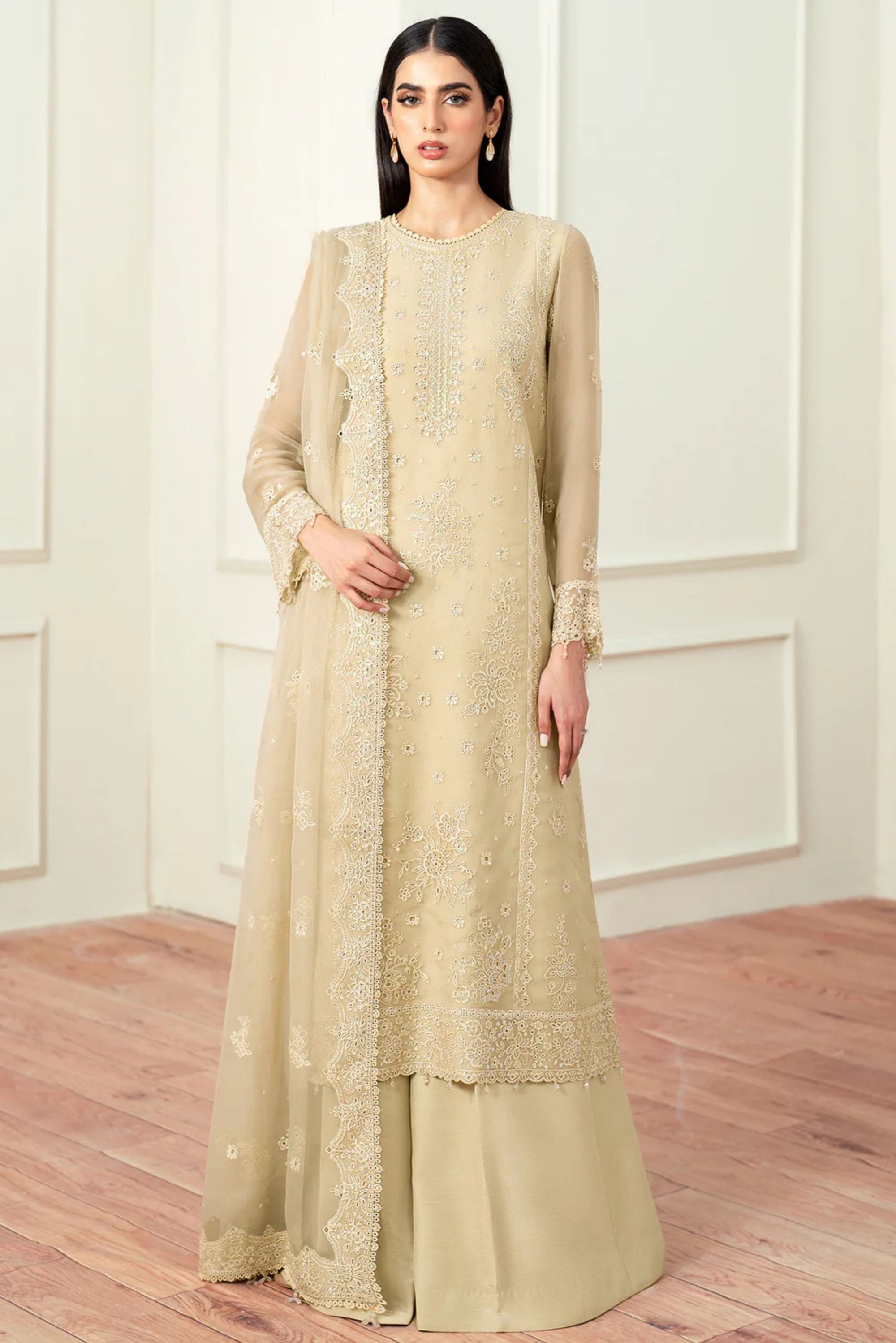 Pakistani Ladies Wedding Outfits In UK