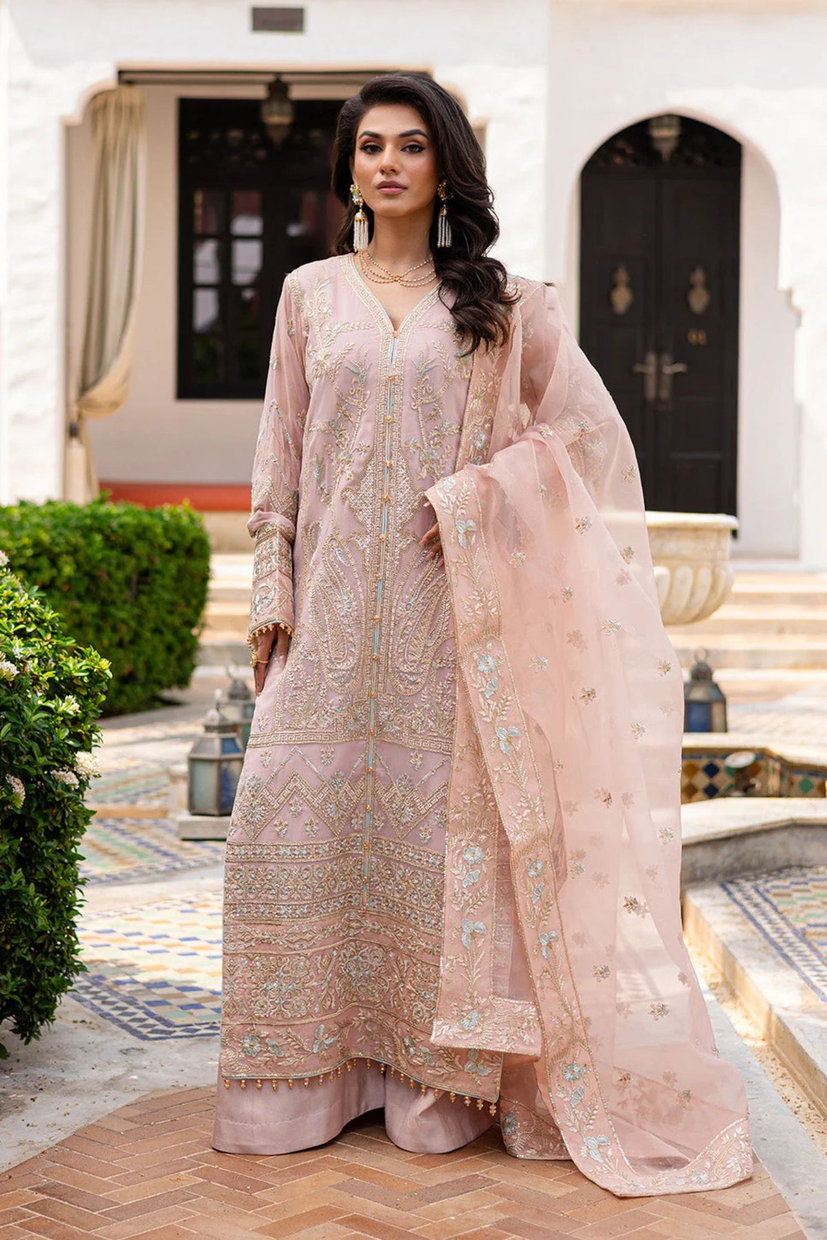 Pakistani Wedding Clothes For Females In UK