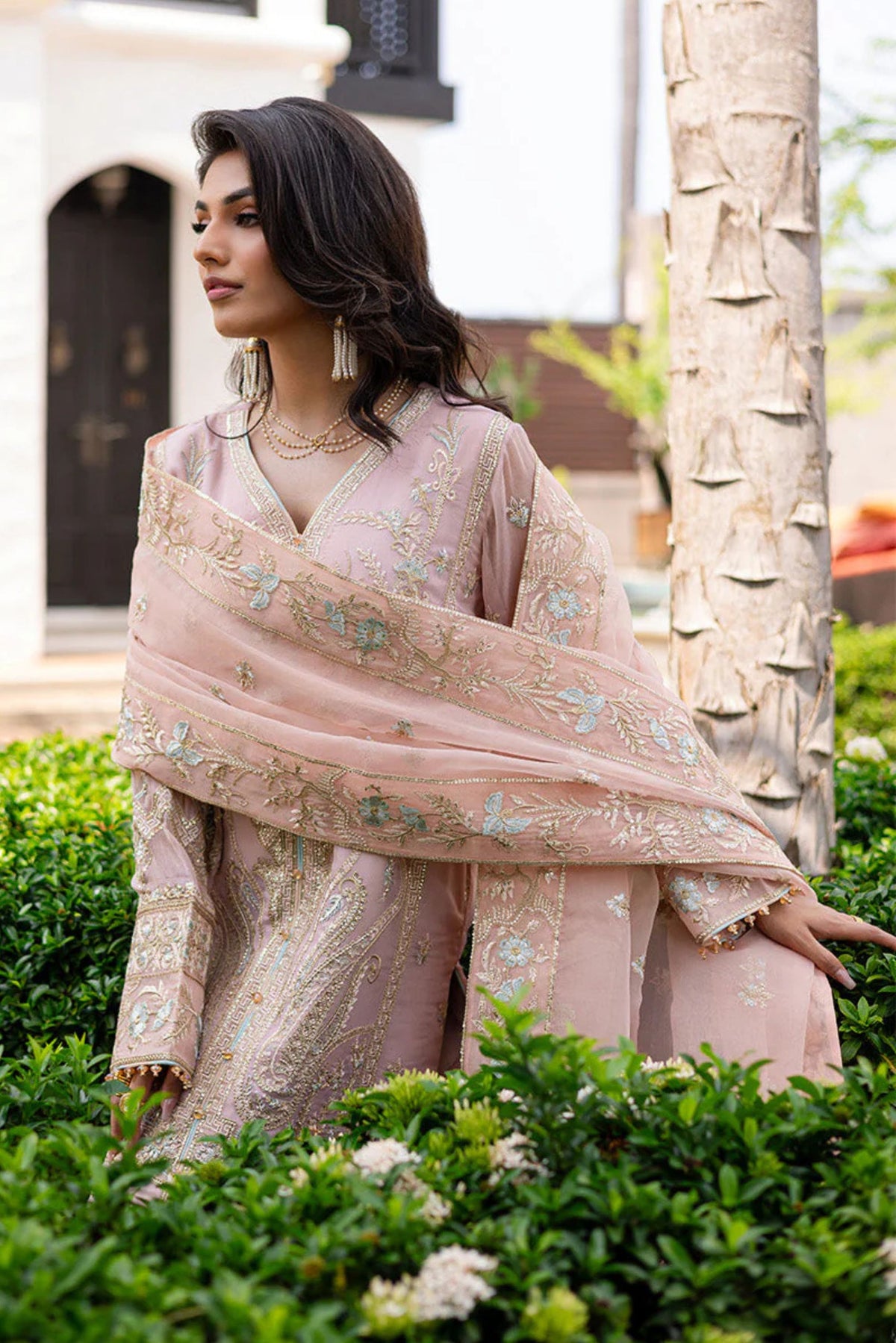 Pakistani Wedding Clothes For Females In UK