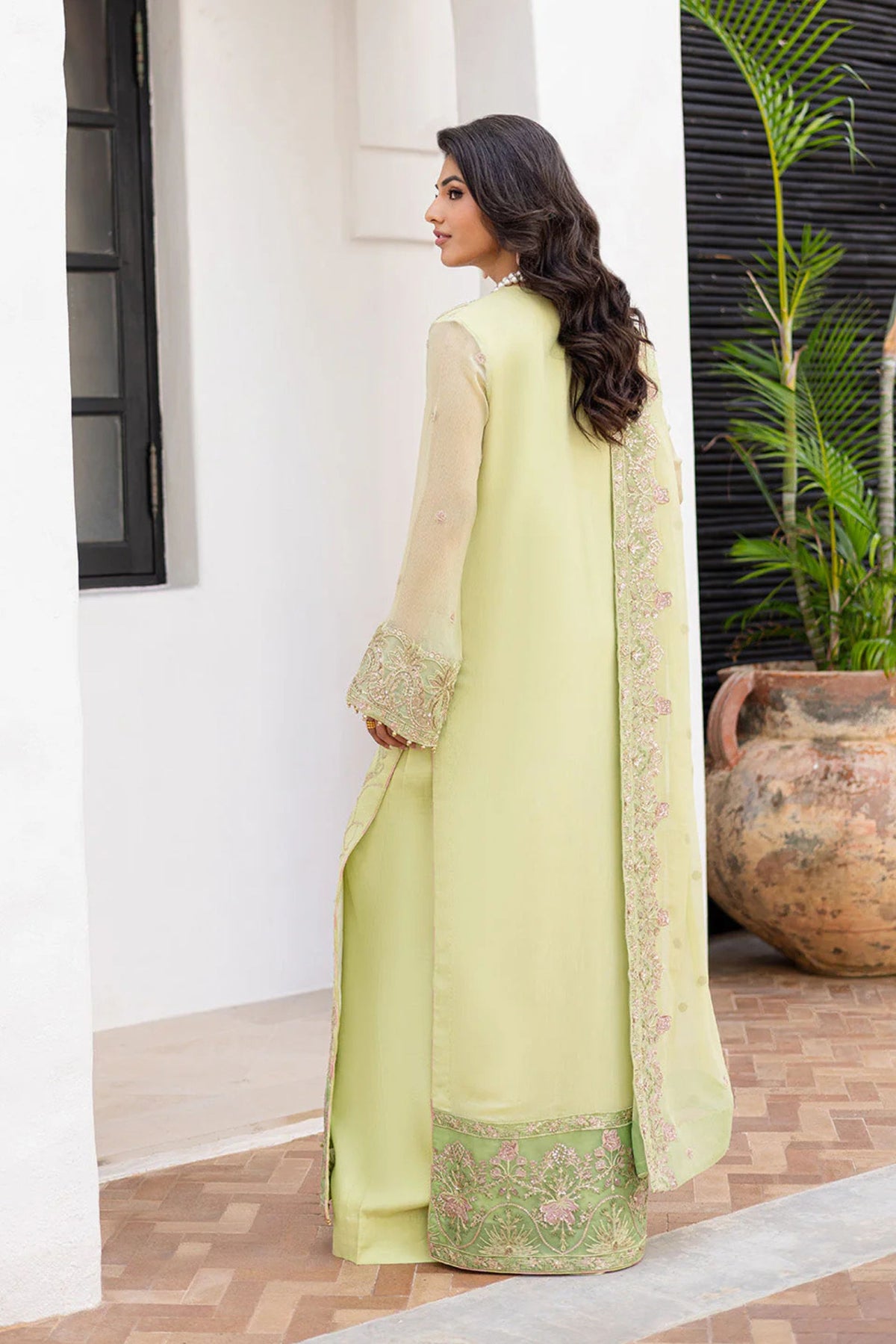 Pakistani Wedding Guest Outfits 2025