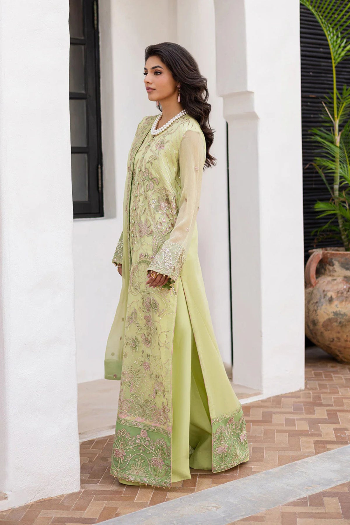 Pakistani Wedding Guest Outfits 2025