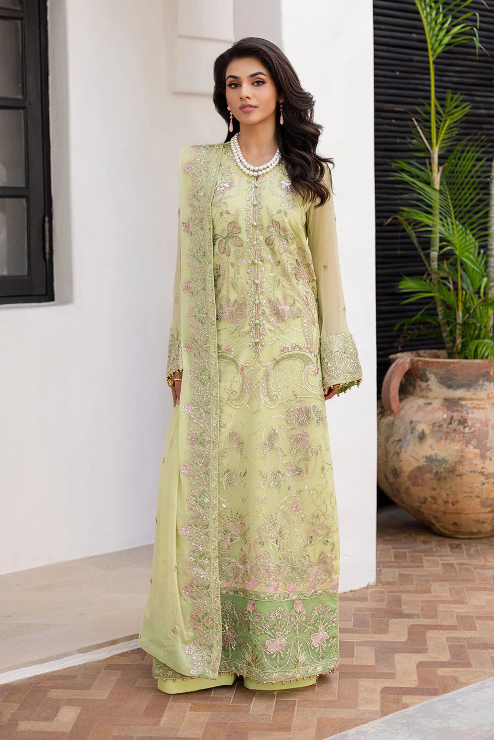 Pakistani Wedding Guest Outfits 2025