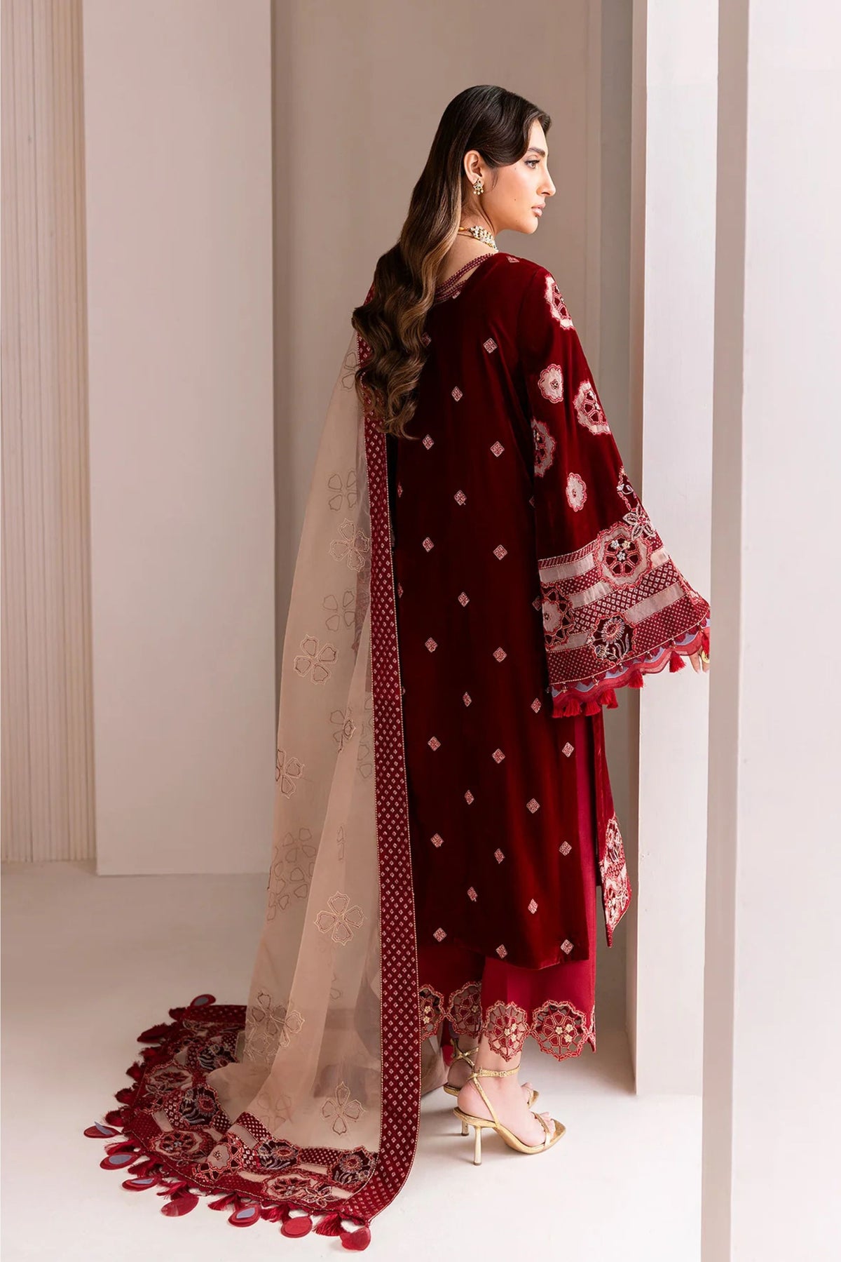 Luxury Party Outfits for Weddings