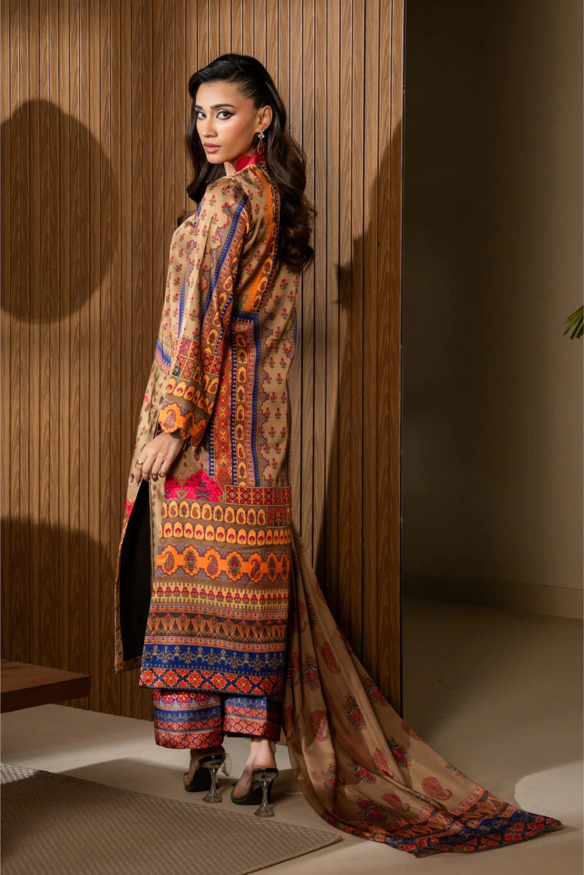 Party wear Suits For Pakistani Wedding Function