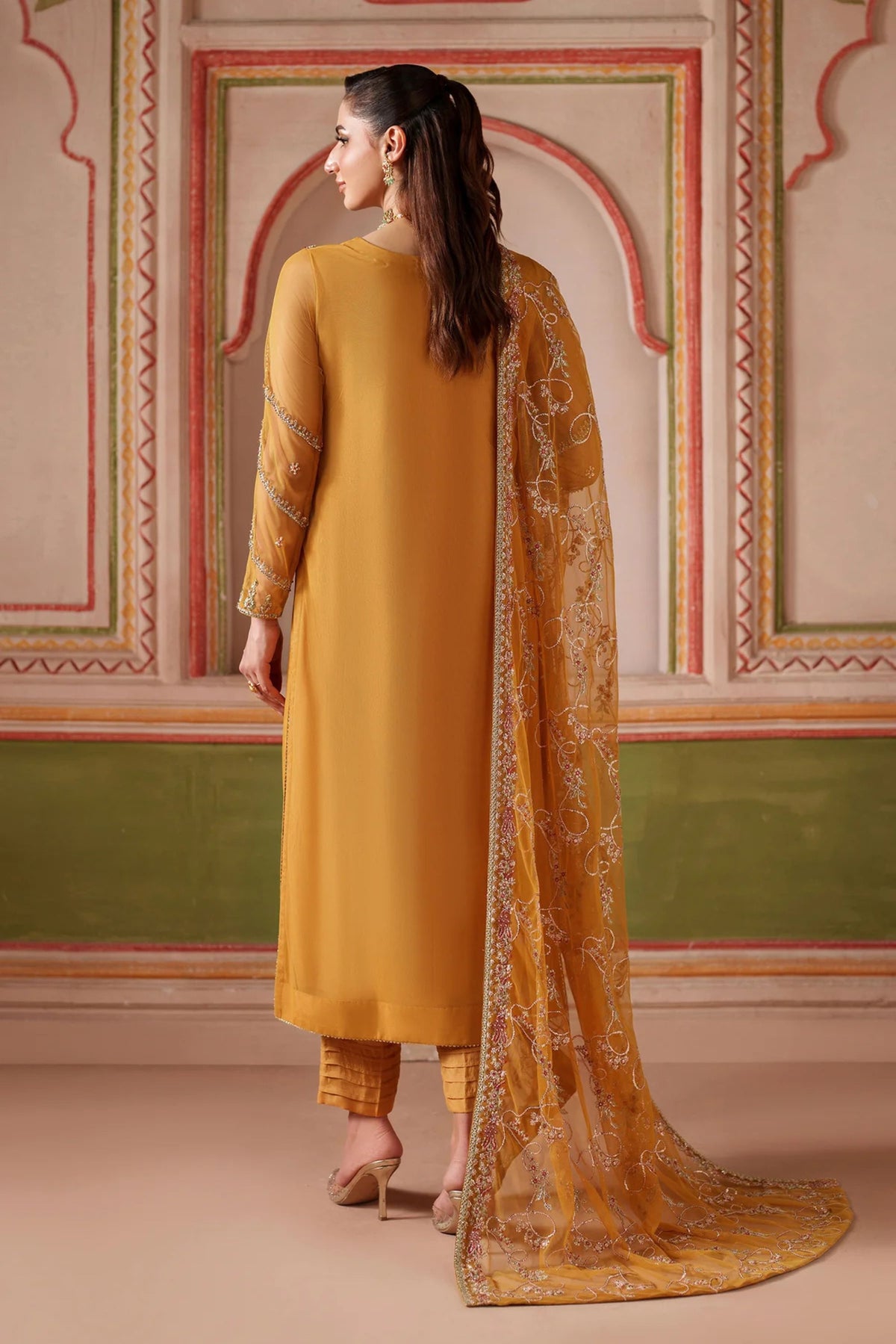 Pakistani Mehndi Wear Outfit For Ladies